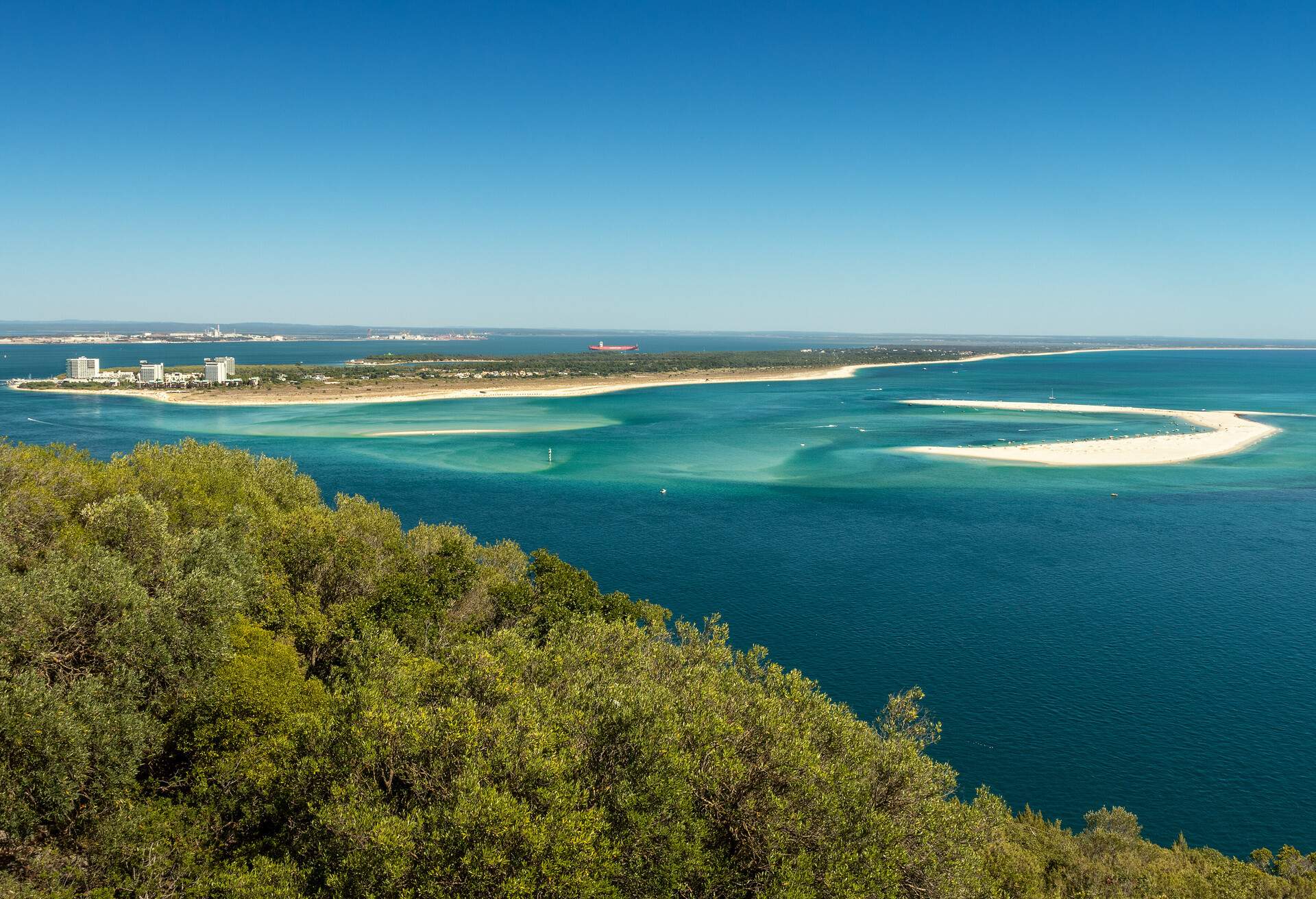 DEST_PORTUGAL_TROIA-PENINSULA_GettyImages-1304987921