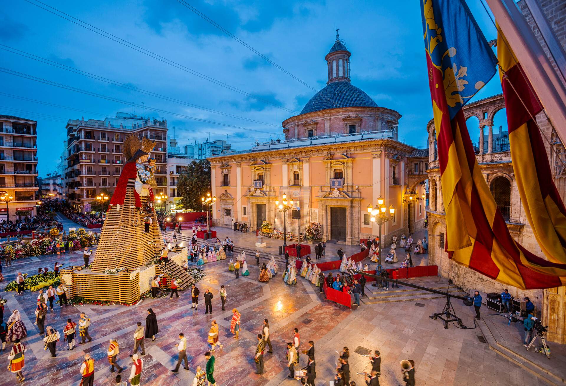 SPAIN_VALENCIA_Plaza de la Virgen_GettyImages-699638871