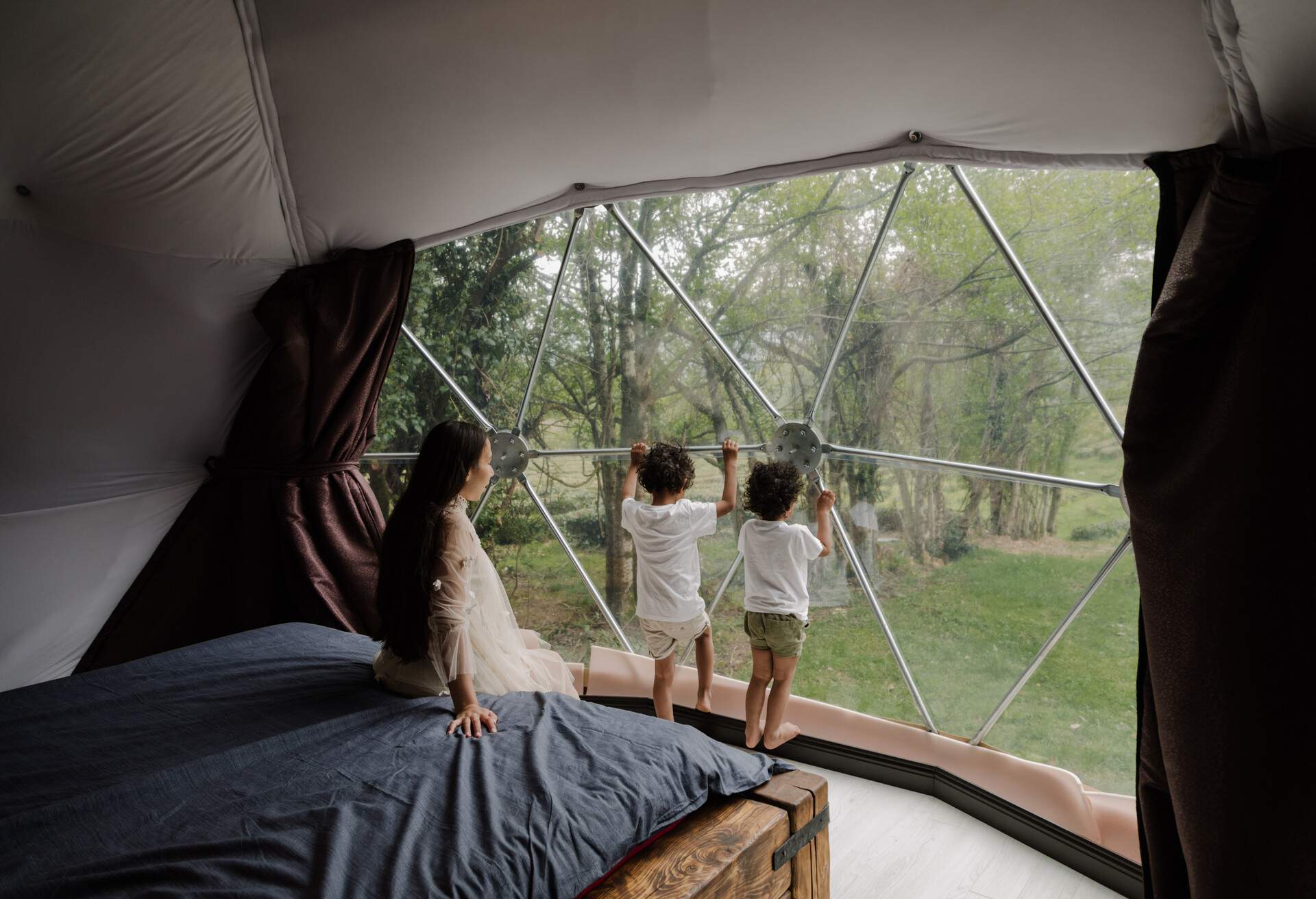 THEME_PEOPLE_FAMILY_GLAMPING_CHILD_KIDS_GettyImages-1396144715