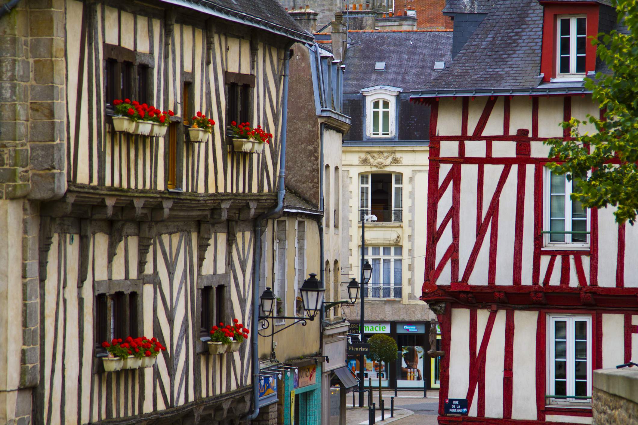 DEST_FRANCE_VANNES_CITYCENTER_gettyimages-162125173