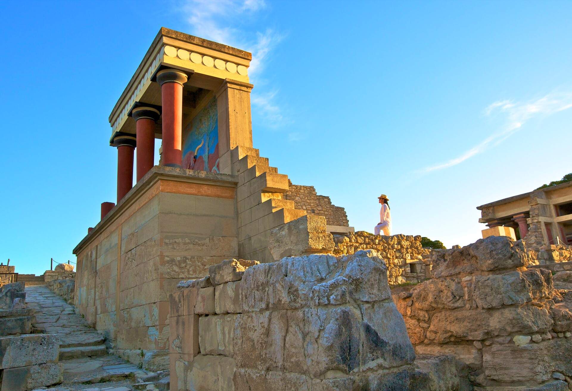 DEST_GREECE_CRETE_KNOSSOS_PALACE_GettyImages-1007195586