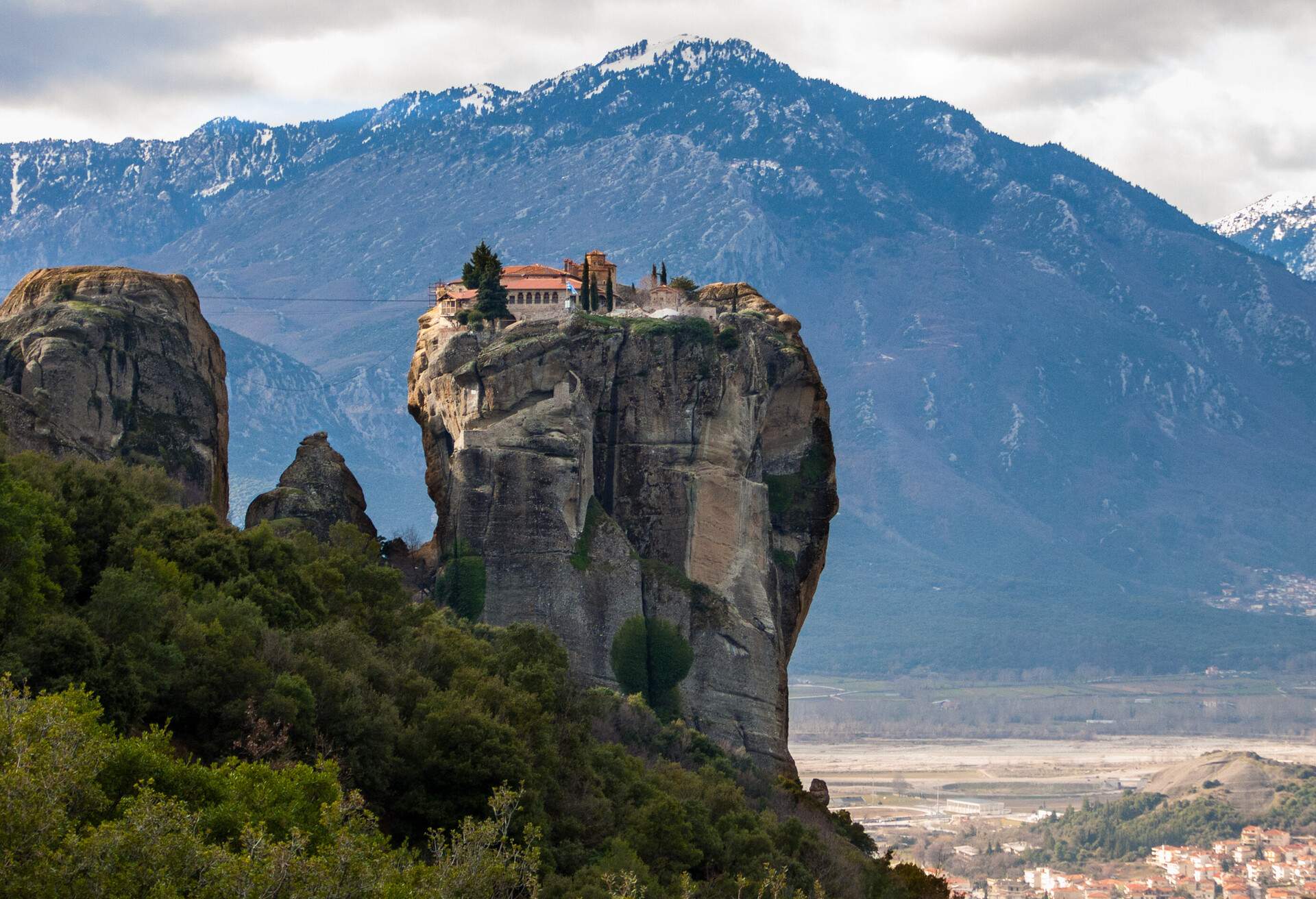 DEST_GREECE_Holy Trinity monastery, Meteora, Thessaly_GettyImages-936327670