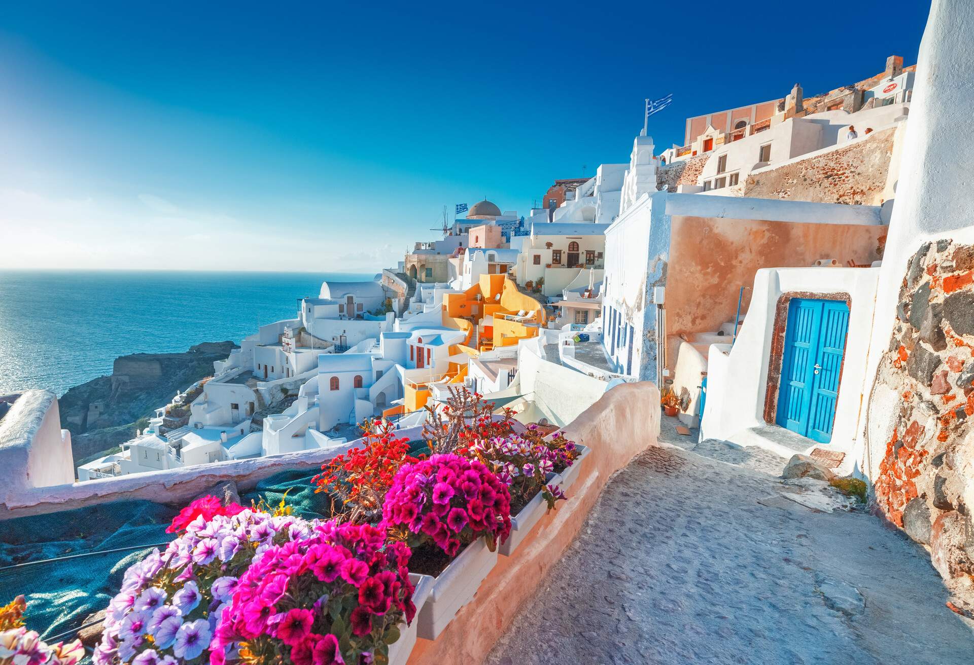 DEST_GREECE_SANTORINI_OIA-VILLAGE_shutterstock_1040803156