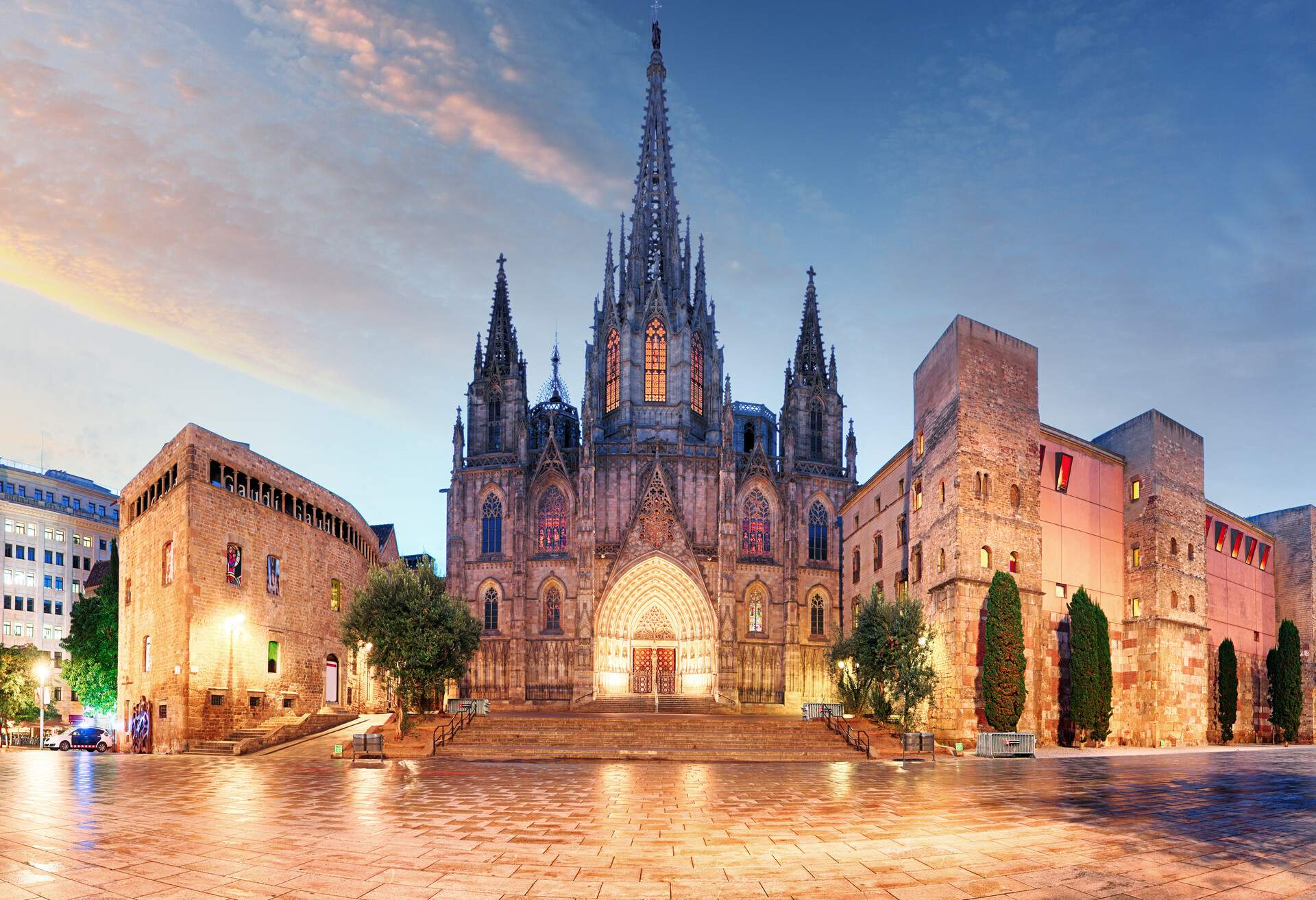 DEST_Spain_Barcelona_Cathedral_shutterstock_421599739.jpg