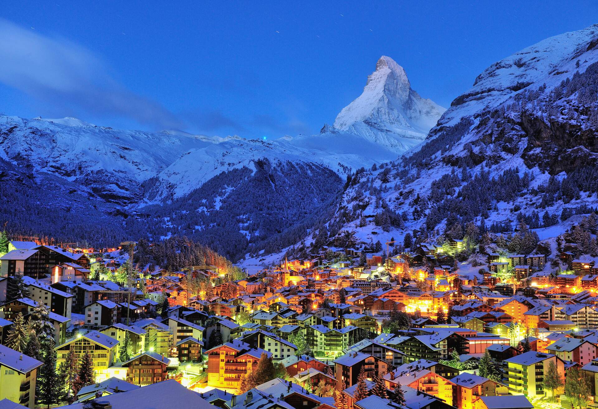 Sunrise scenery at Zermatt.