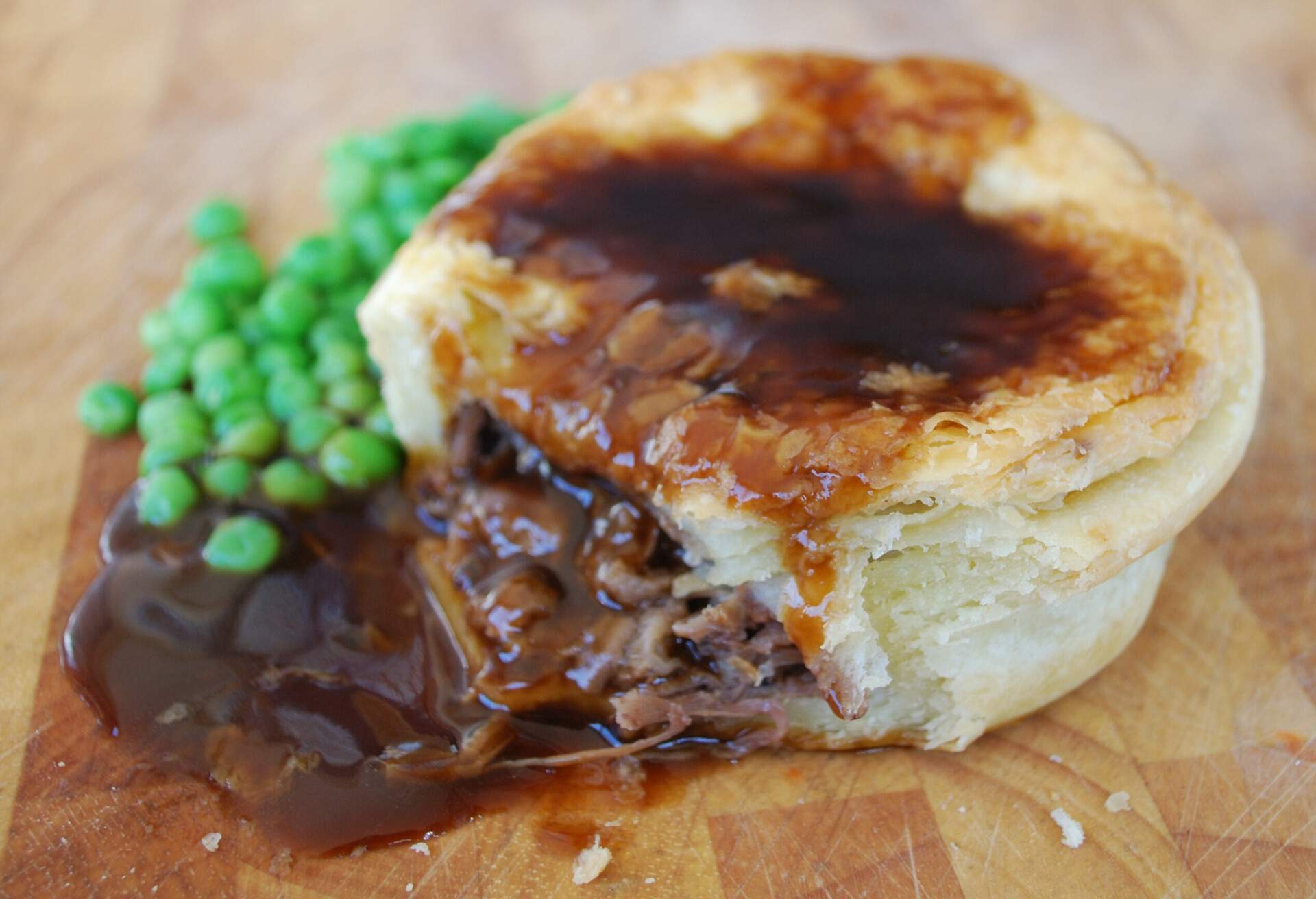 FOOD_AUSTRALIAN_BRITISH_MEAT-PIE