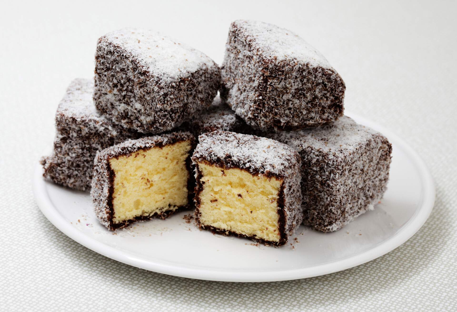 FOOD_AUSTRALIAN_LAMINGTON_CAKES