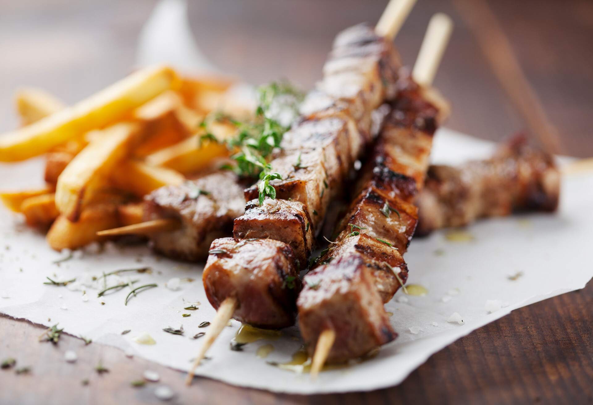 meat skewer with chips
