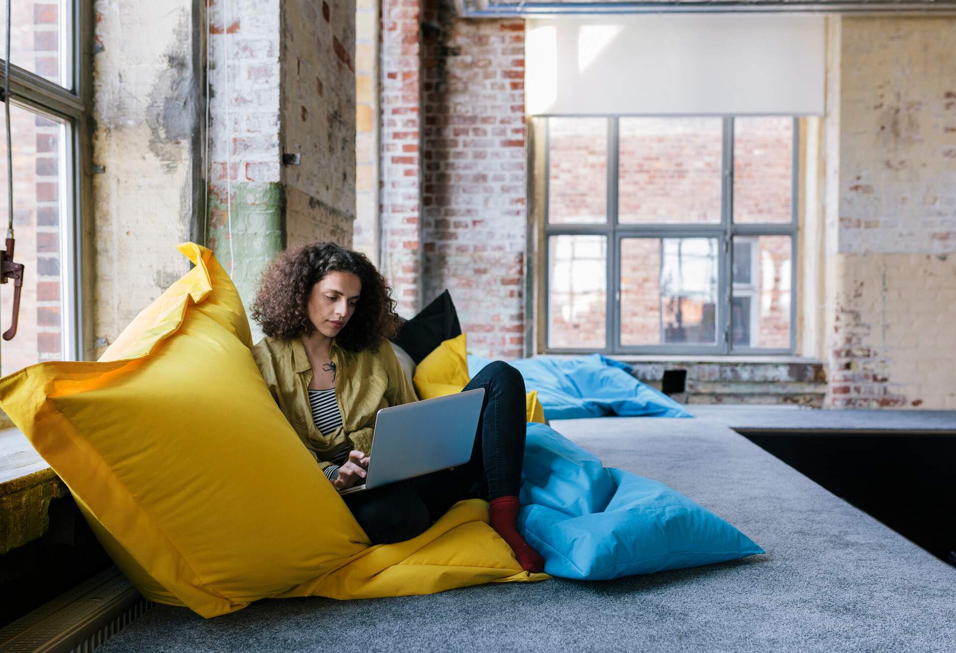 THEME_PERSON_WOMAN_DEVICE_LAPTOP_GettyImages-667790896.jpg