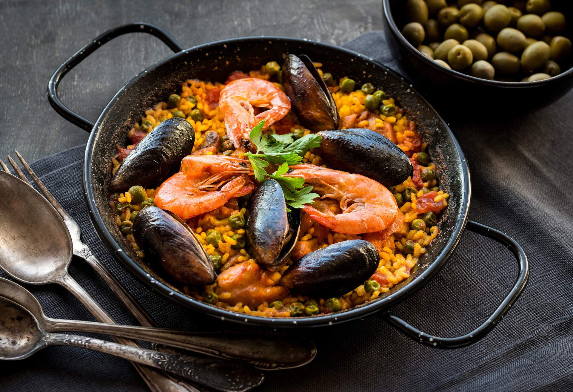 THEME_SPAIN_PAELLA_GettyImages