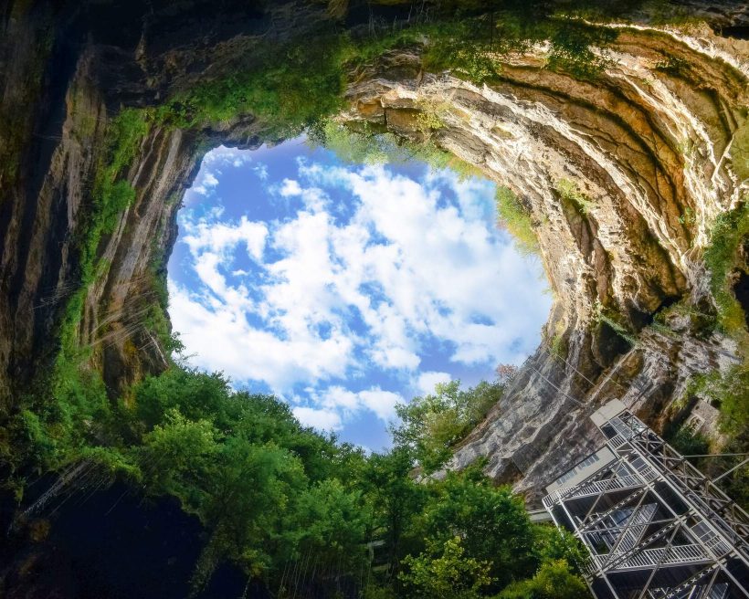 DEST_FRANCE_CAVE_LE_GOUFFRE_DE_PADIRAC_GettyImages