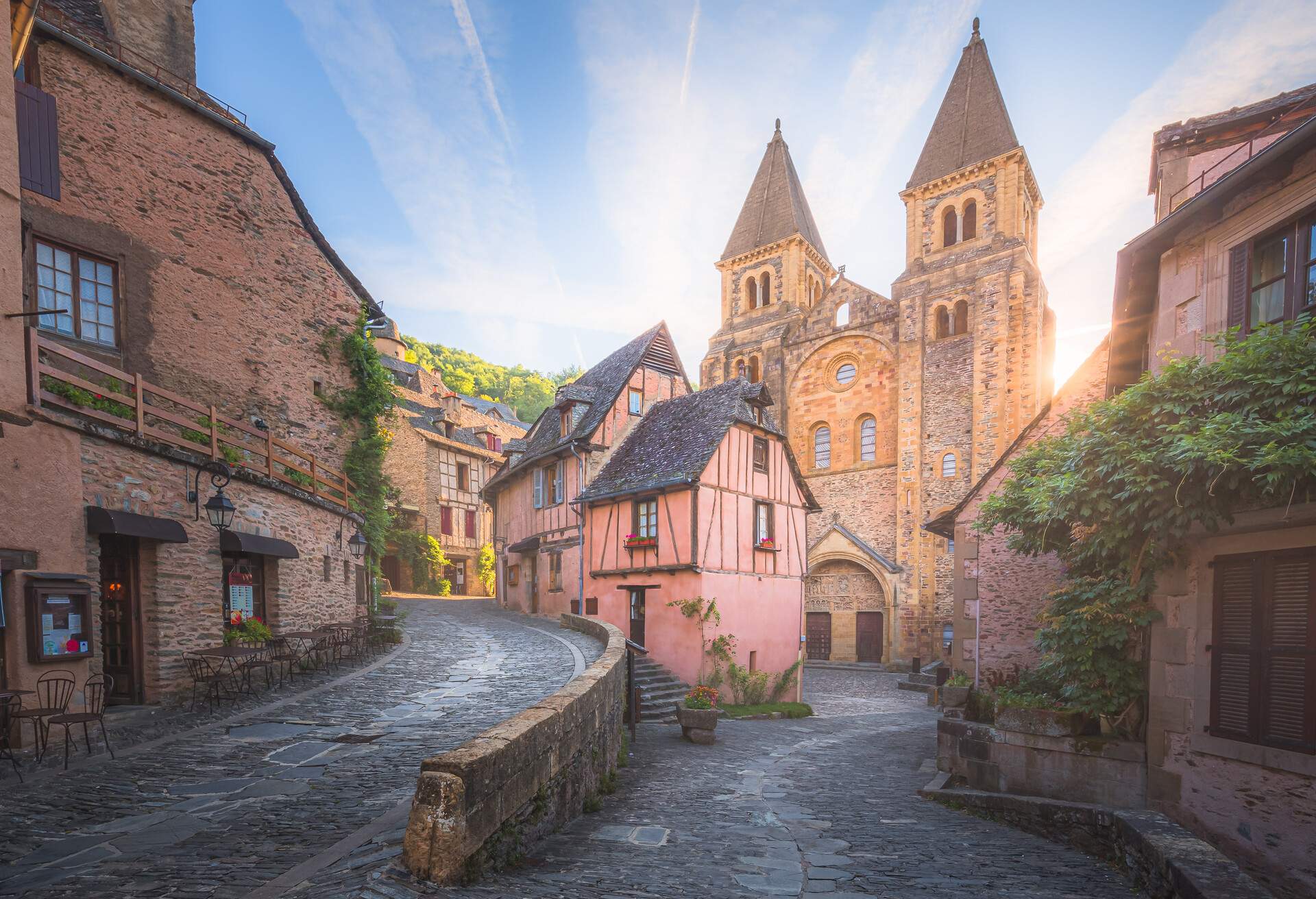 DEST_FRANCE_CONQUES_MIDI_PYRRENEES_AVEYRON_ABBEY_CHURCH_GettyImages