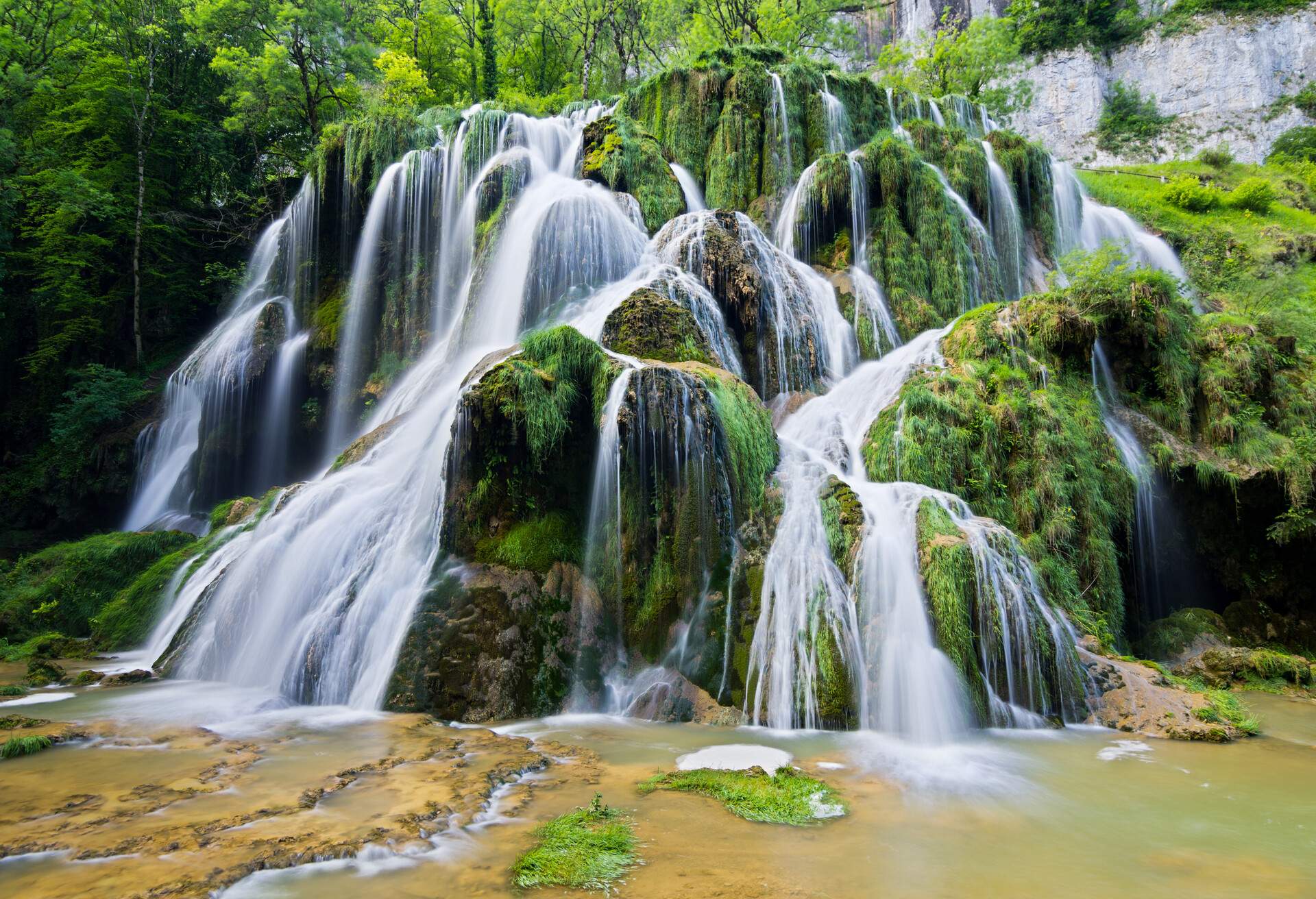 France, Jura (39), Baume-les-Messieurs, wide angle view of the famous tufs waterfall (Cascade des Tufs in French).