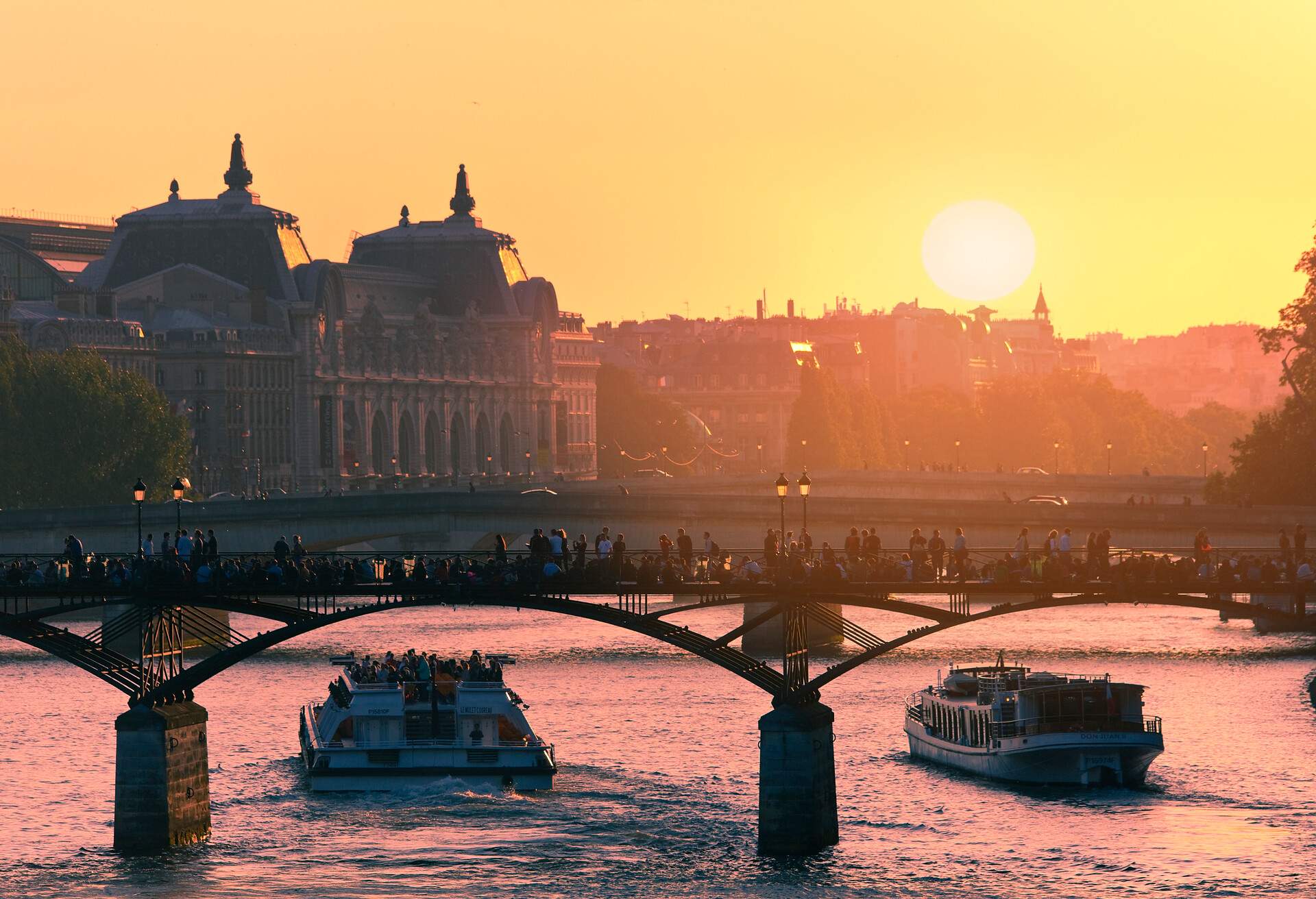 DEST_FRANCE_PARIS_SEINE_BOAT_GettyImages