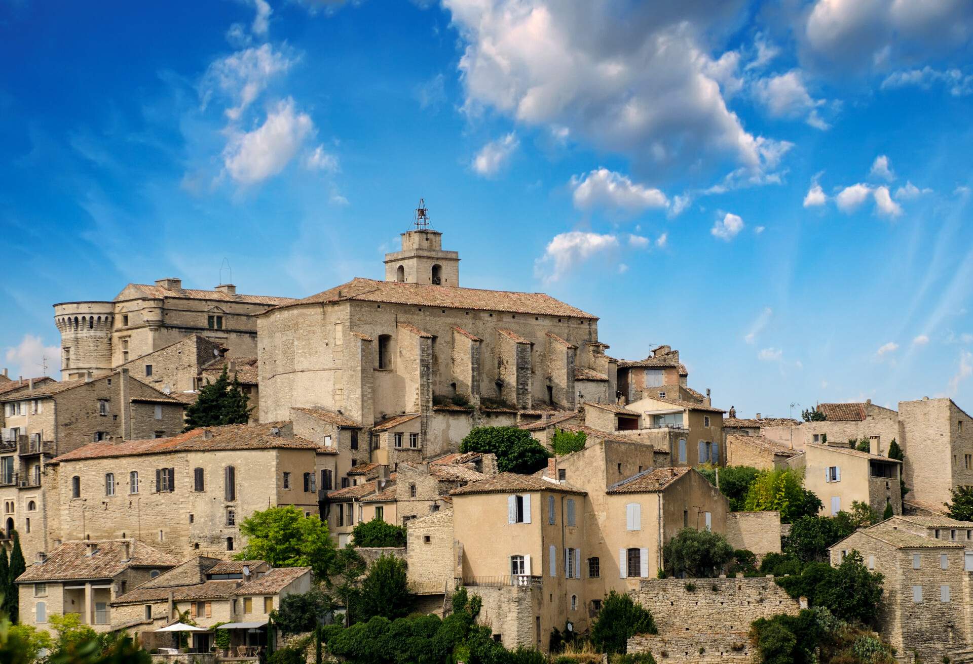 DEST_FRANCE_VAUCLUSE_LOURMARIN_MEDIEVAL-TOWN-AND-BUILDINGS