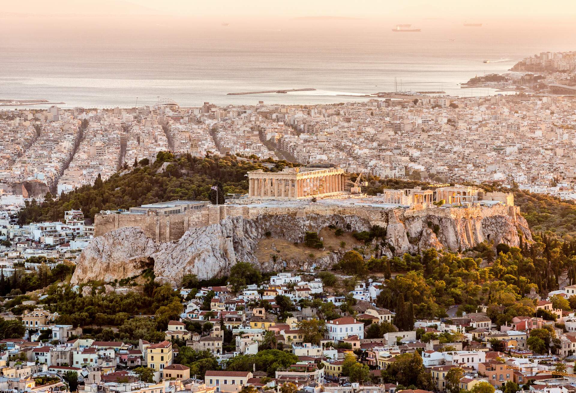 DEST_GREECE_ATHENS_ACROPOLIS_SUNSET_GettyImages-502036215