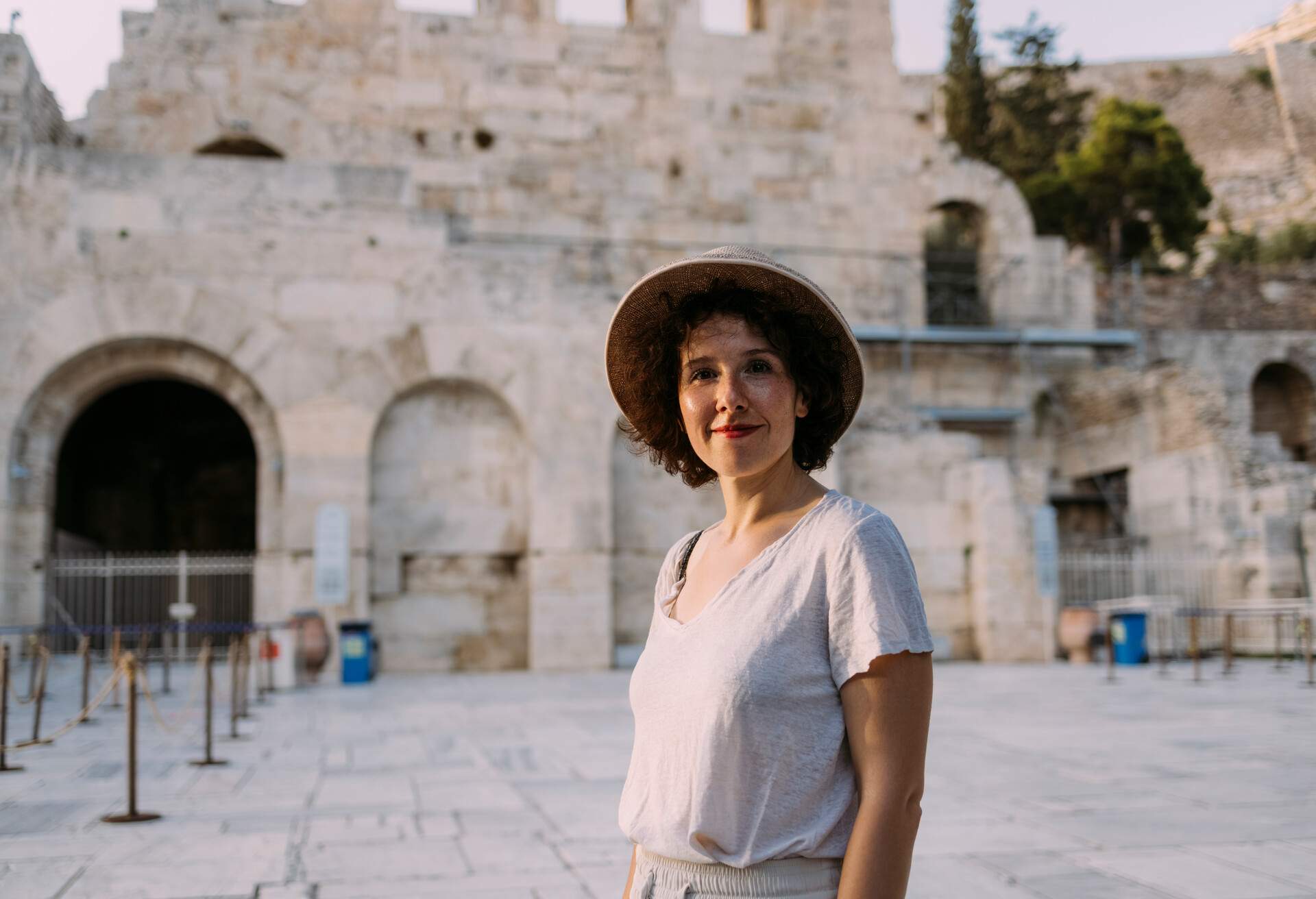 DEST_GREECE_ATHENS_PEOPLE_WOMAN_MUSEUM_GettyImages-1336701556