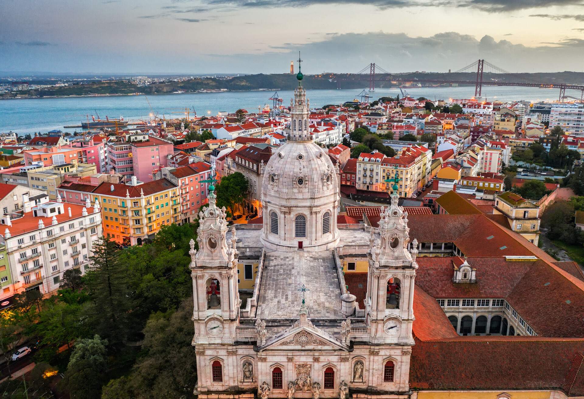 DEST_PORTUGAL_LISBON_BASILICA-ESTRELA_GettyImages-1195787479