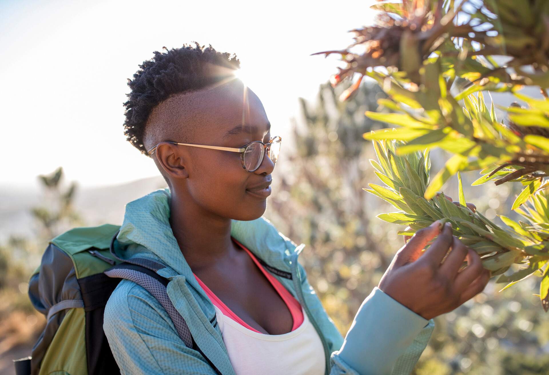 THEME_HIKING_PEOPLE_WOMAN_GettyImages-996984264