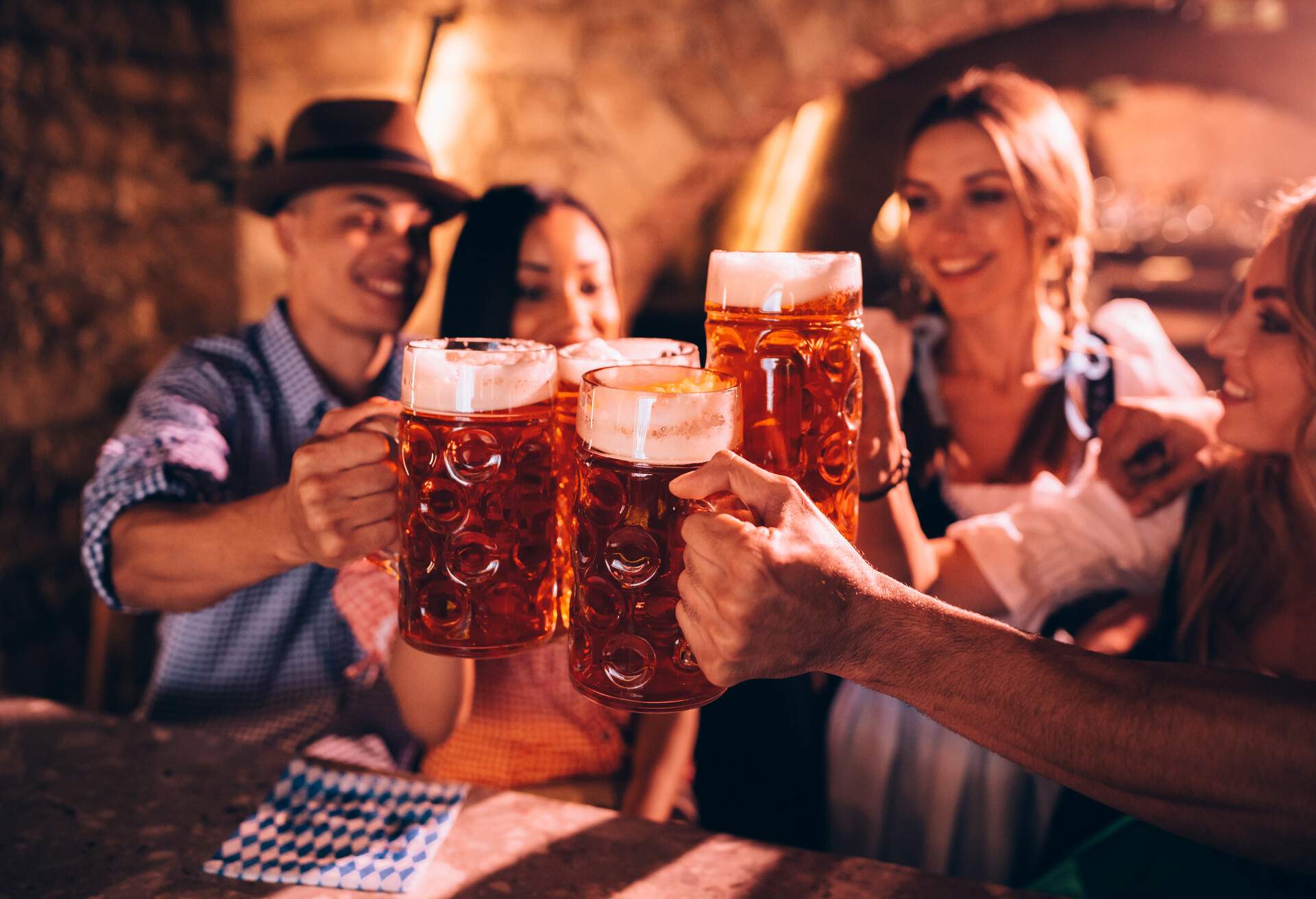 THEME_PEOPLE_GROUP_OF_FRIENDS_BEER-TOAST_GettyImages-972126468