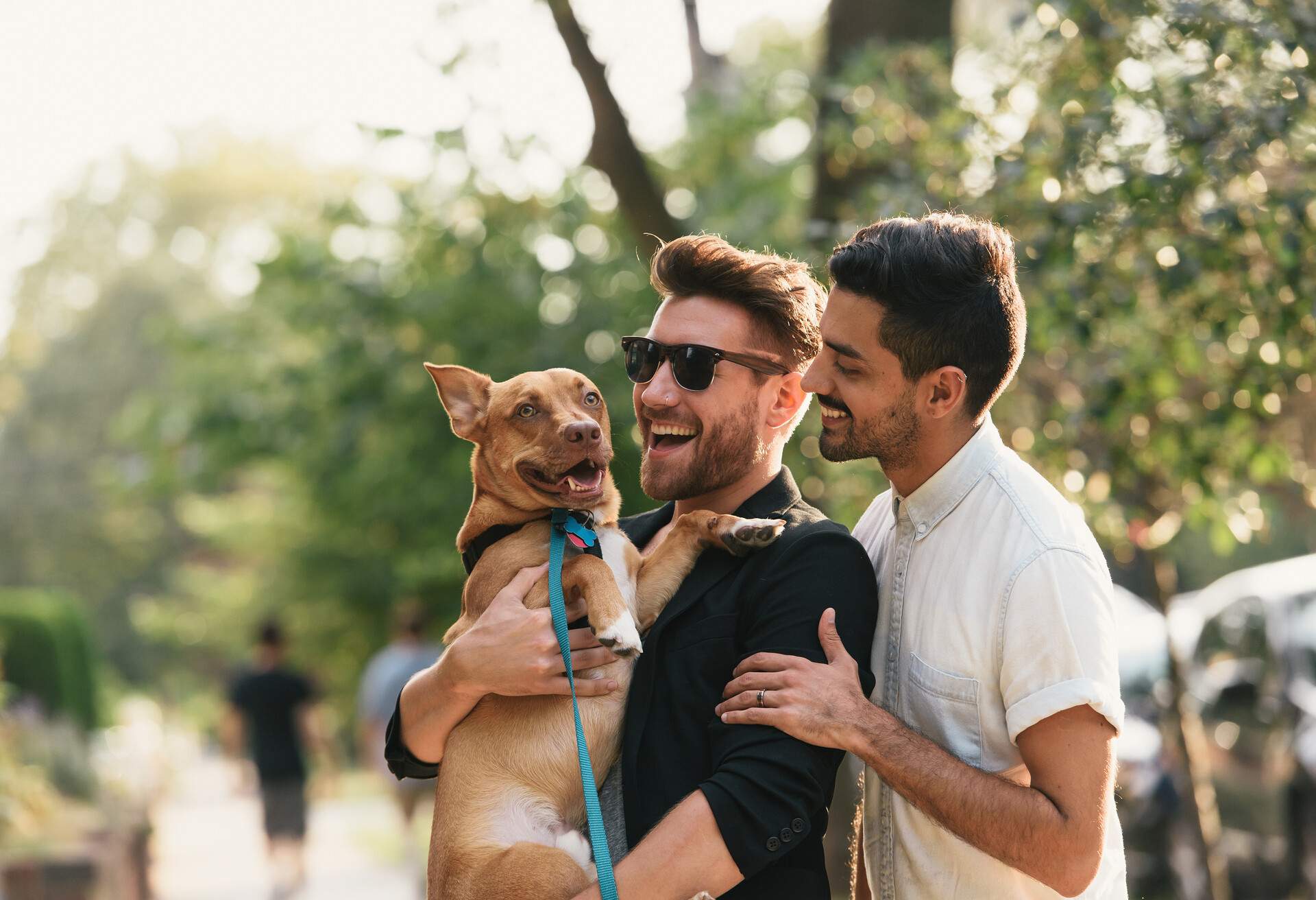 theme_people_person_couple_pet_dog_outdoors_travel_adventure-shutterstock-portfolio_1896054559_universal_within-usage-period_79128