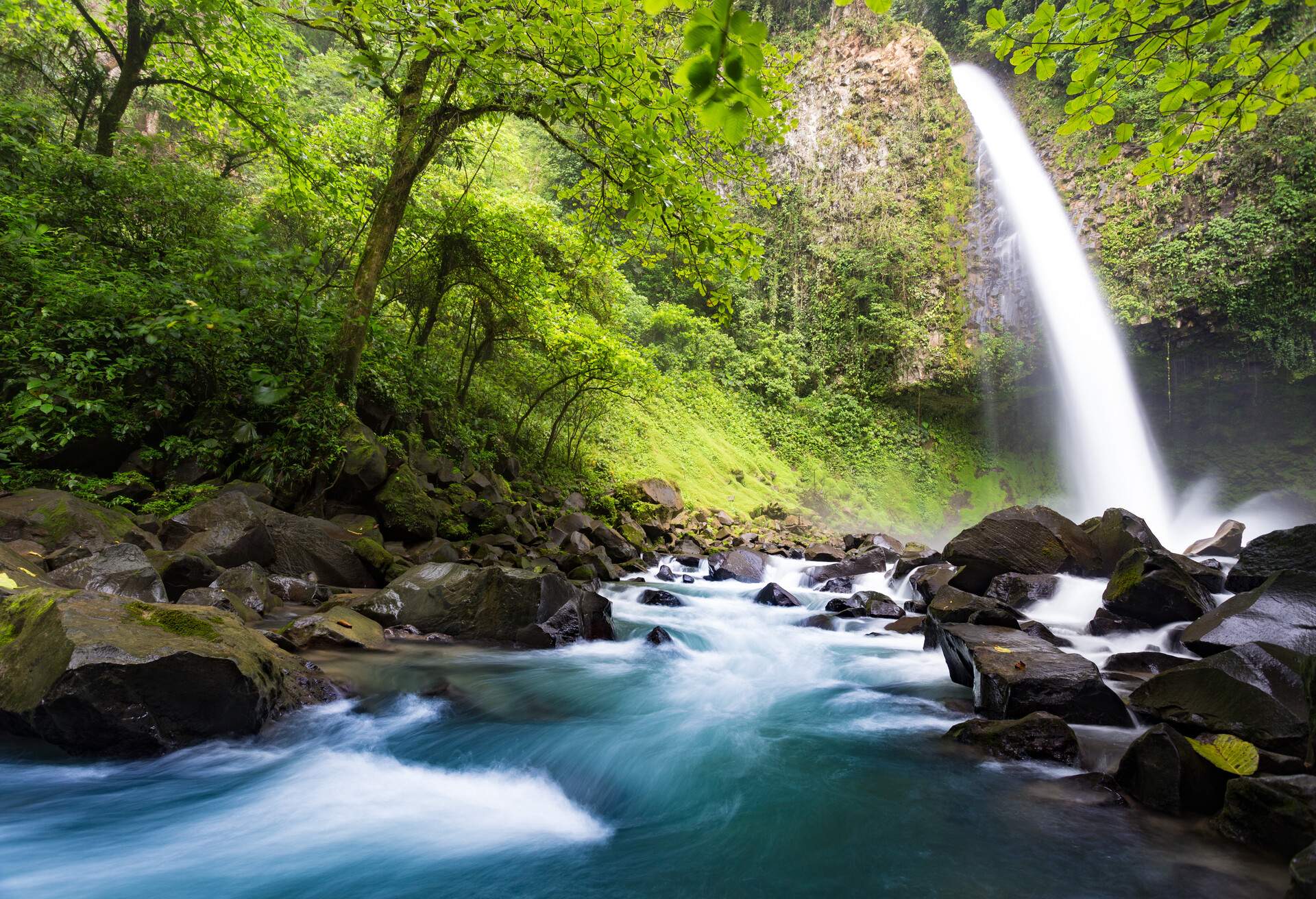 DEST_COSTA-RICA_ALAJUELA_LA-FORTUNA_shutterstock-premier_542755450