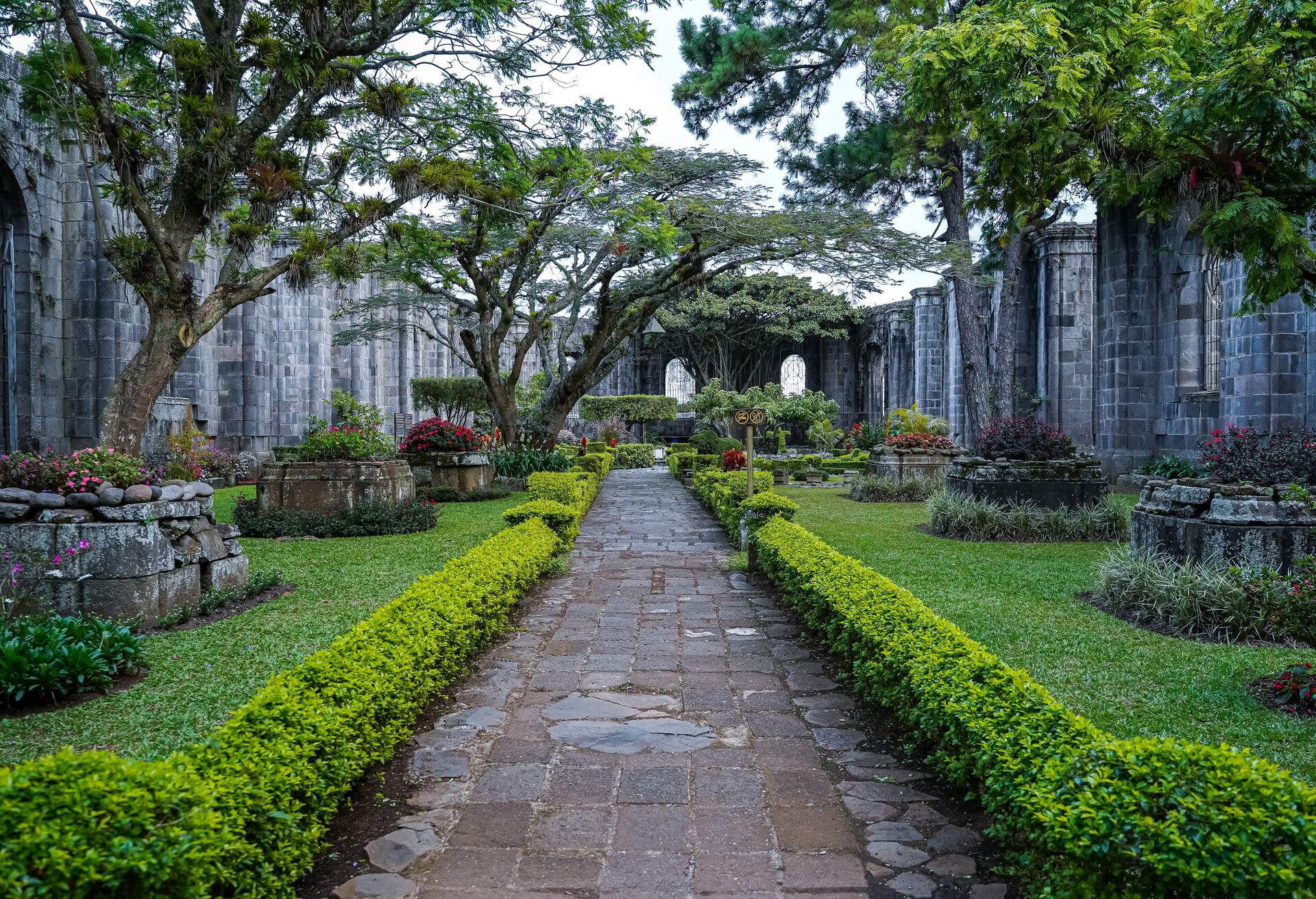 DEST_COSTA-RICA_CARTAGO_RUINS_GettyImages-1409617647