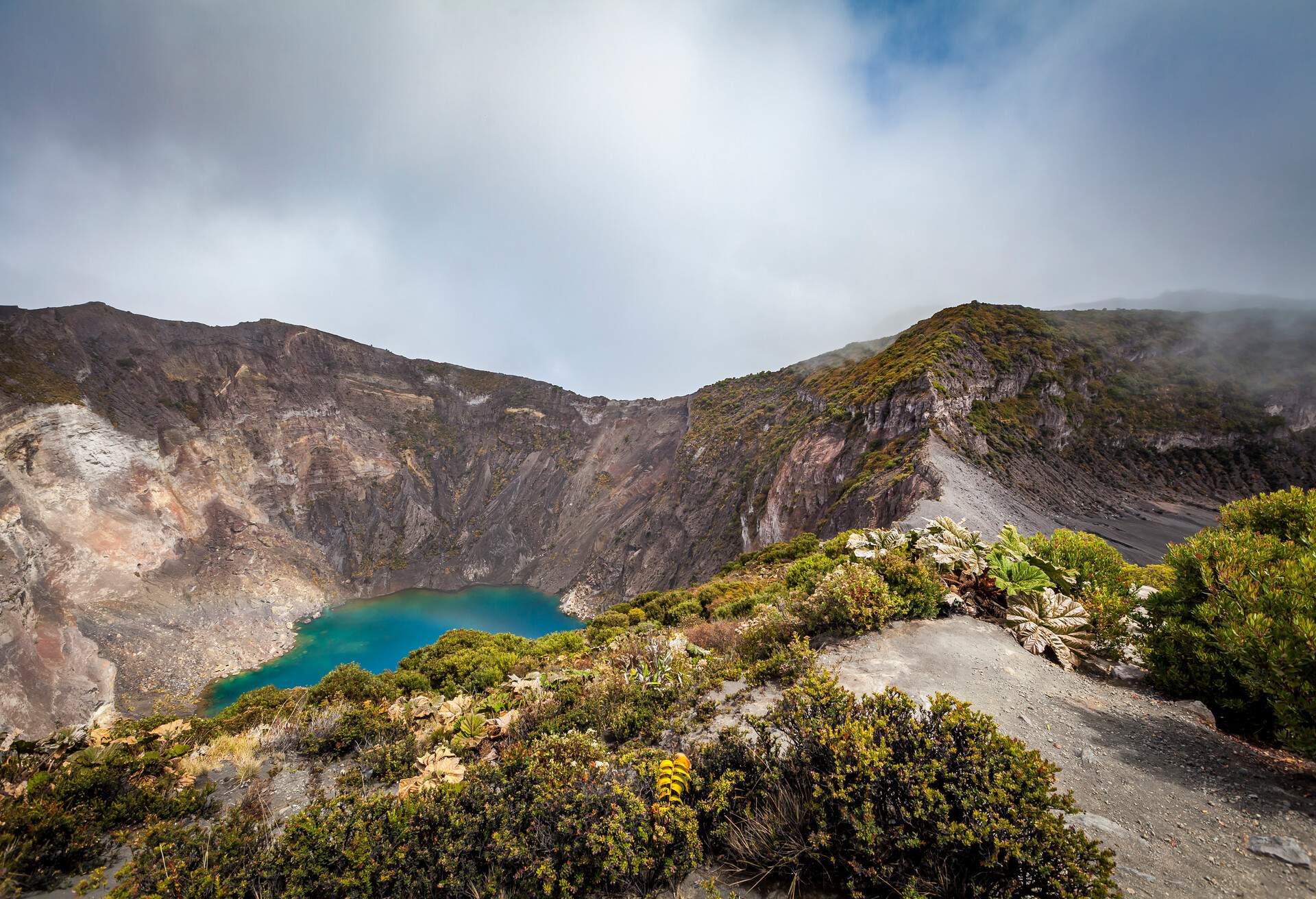 DEST_COSTA-RICA_IRAZU-NATIONAL-PARK_GettyImages-1157784531