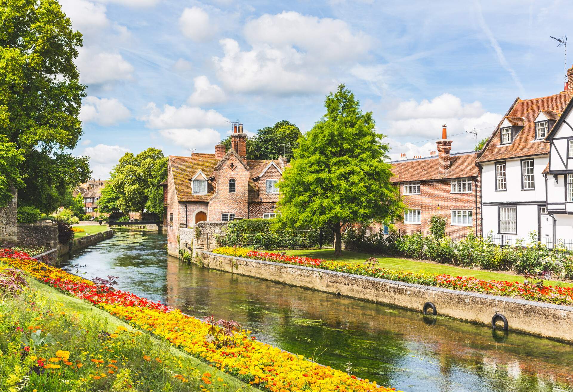 DEST_ENGLAND_CANTERBURY-RIVERSIDE-GARDEN_shutterstock-portfolio_465033887