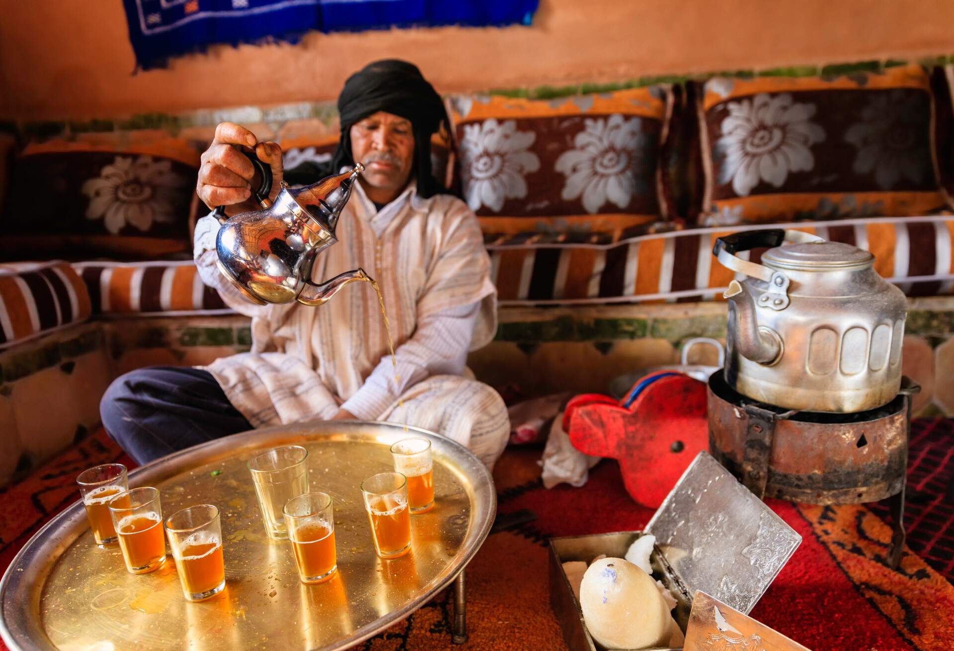 DEST_MOROCCO_THEME_FOOD_TEA_CUSTO S_GettyImages-450455325