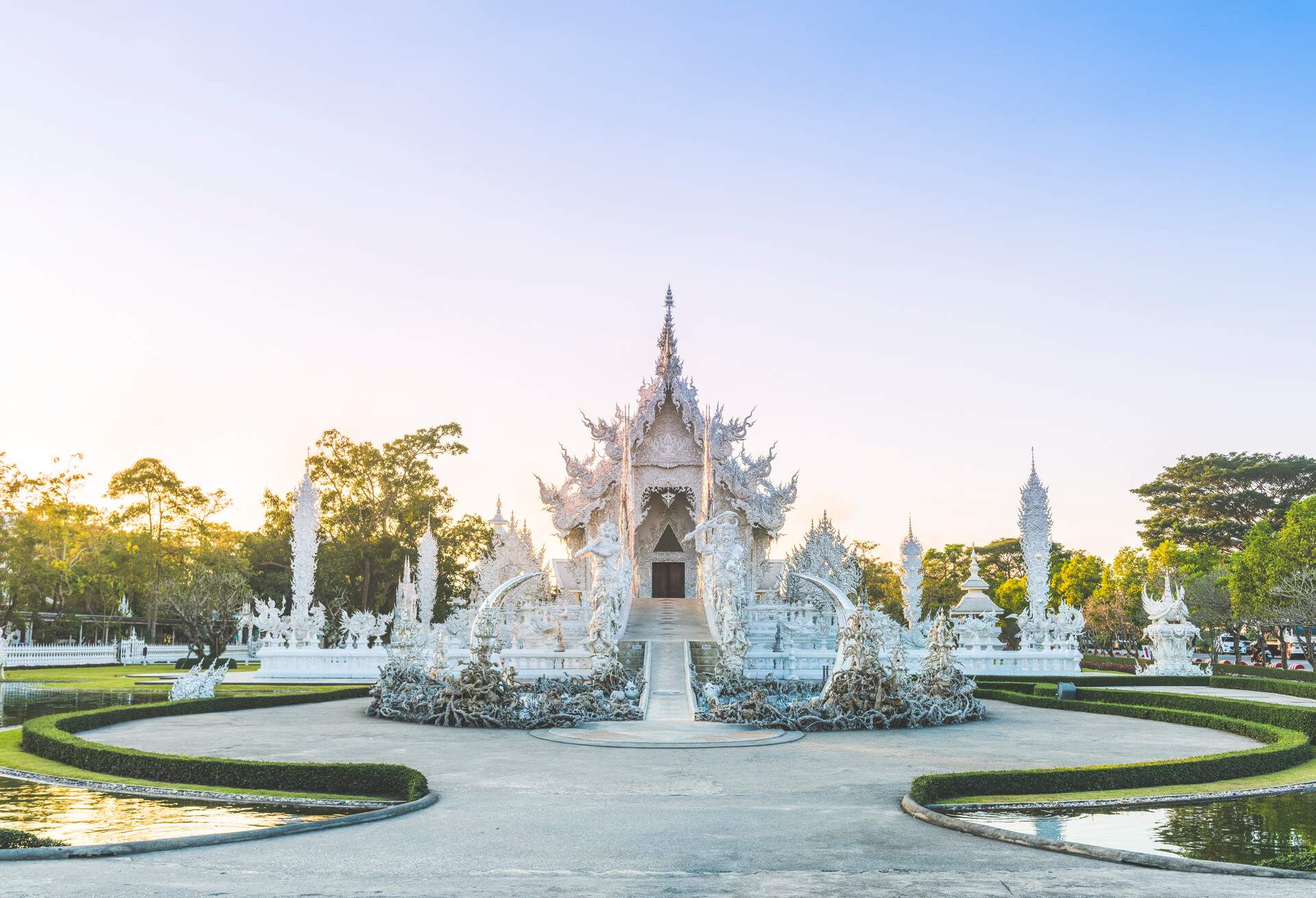 DEST_THAILAND_CHIANG-RAI_CHIANG-RAI_WAT-RONG-KHUN_GettyImages-900469464