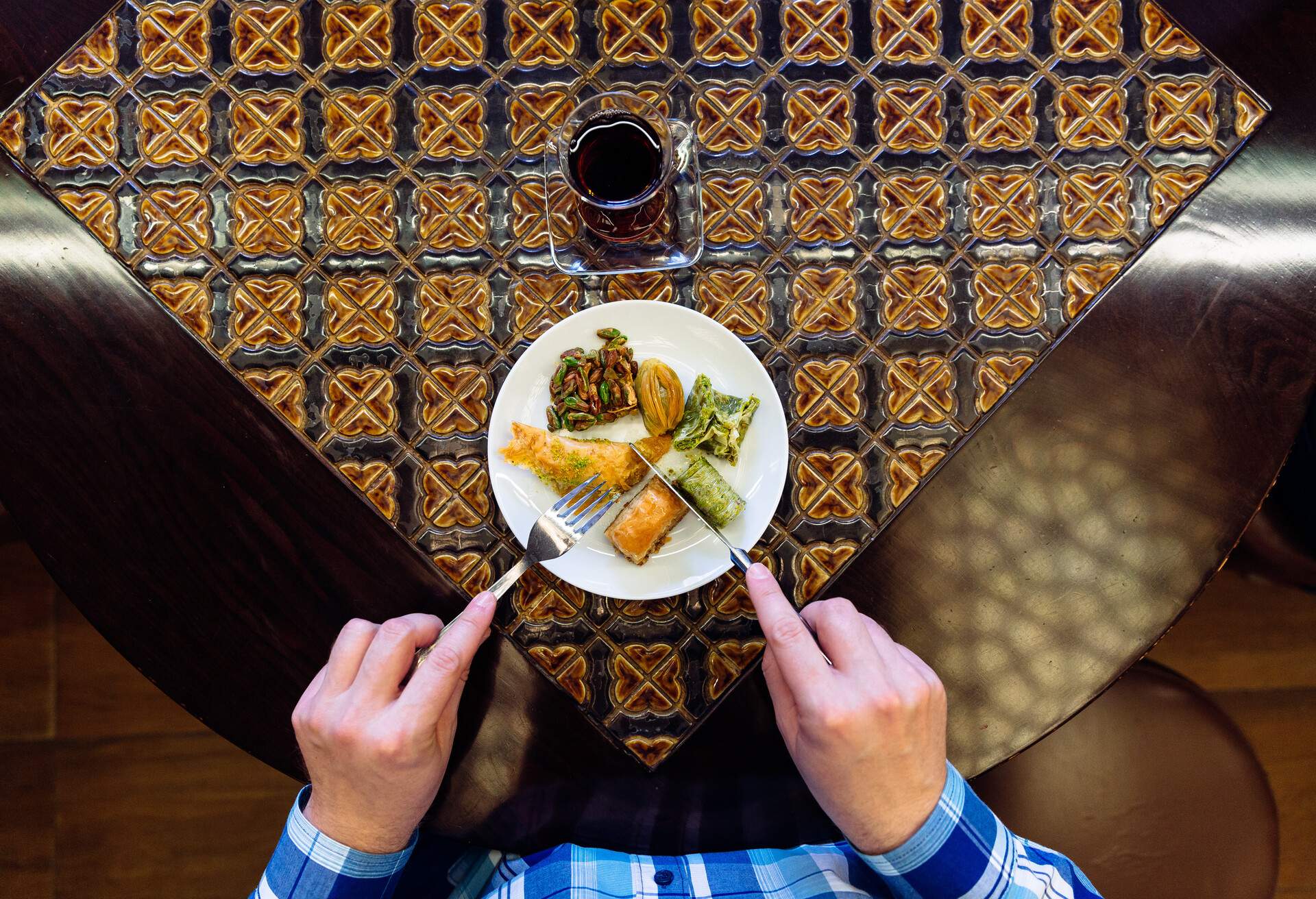 THEME_FOOD_TURKISH_BAKLAVA_TEA_GettyImages-1168427538