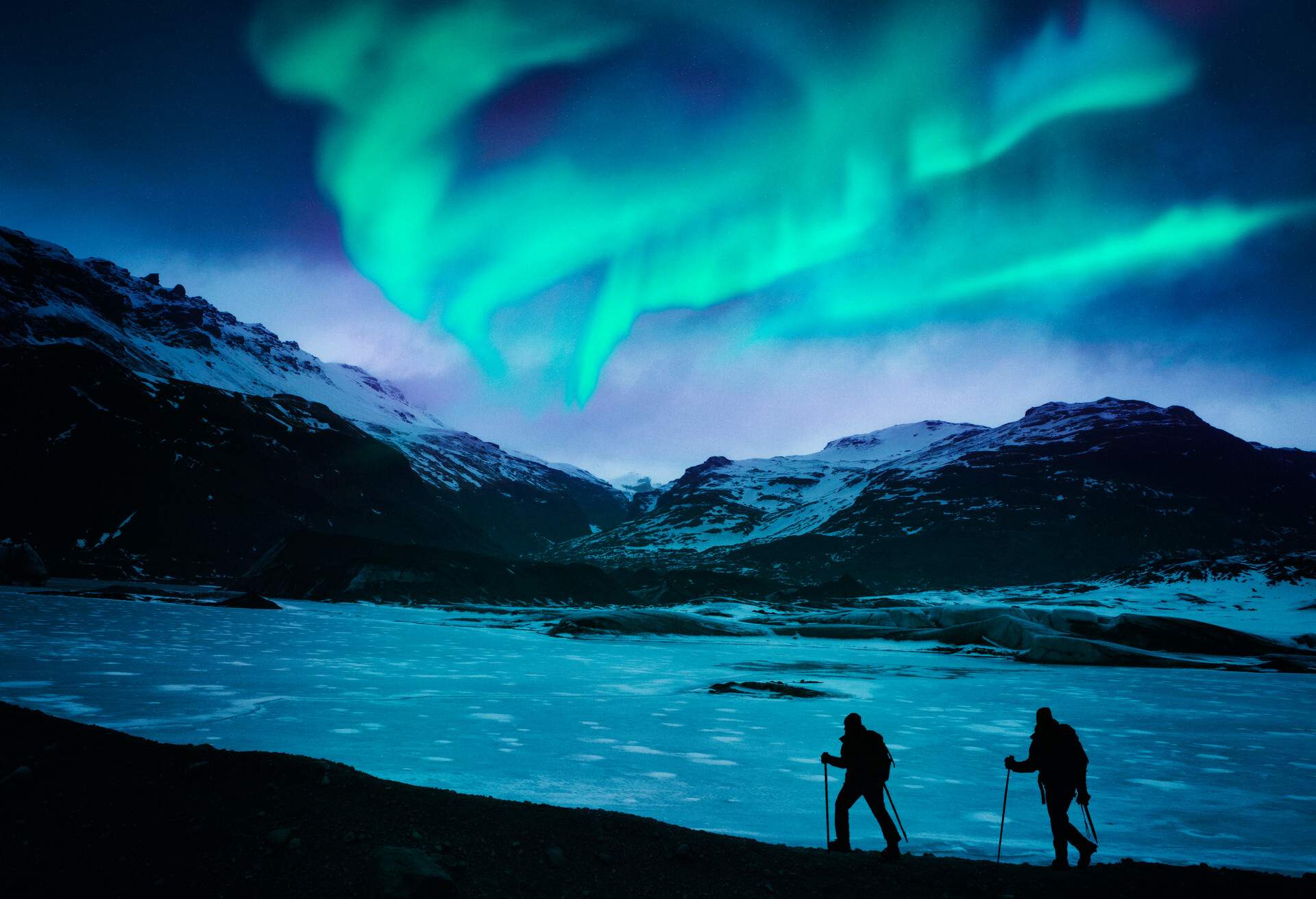 THEME_HIKERS_HIKING_NORTHERN-LIGHTS-GettyImages-538653565