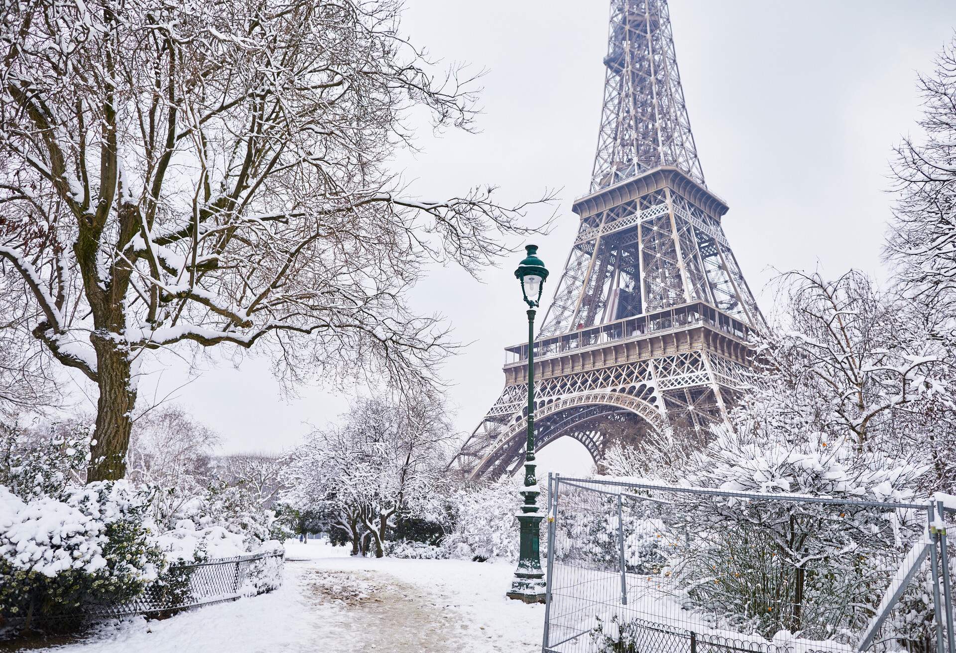 _france_paris_winter_snow_eiffel-tower