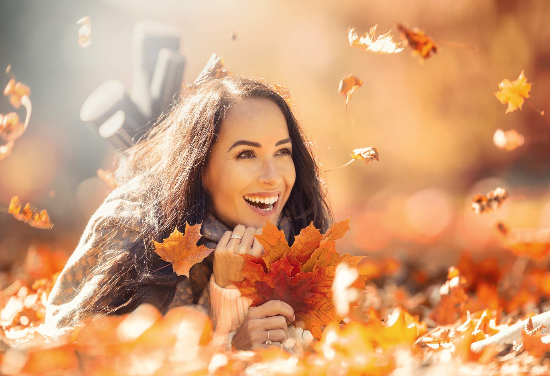 theme_person_woman_autumn_leaves_gettyimages