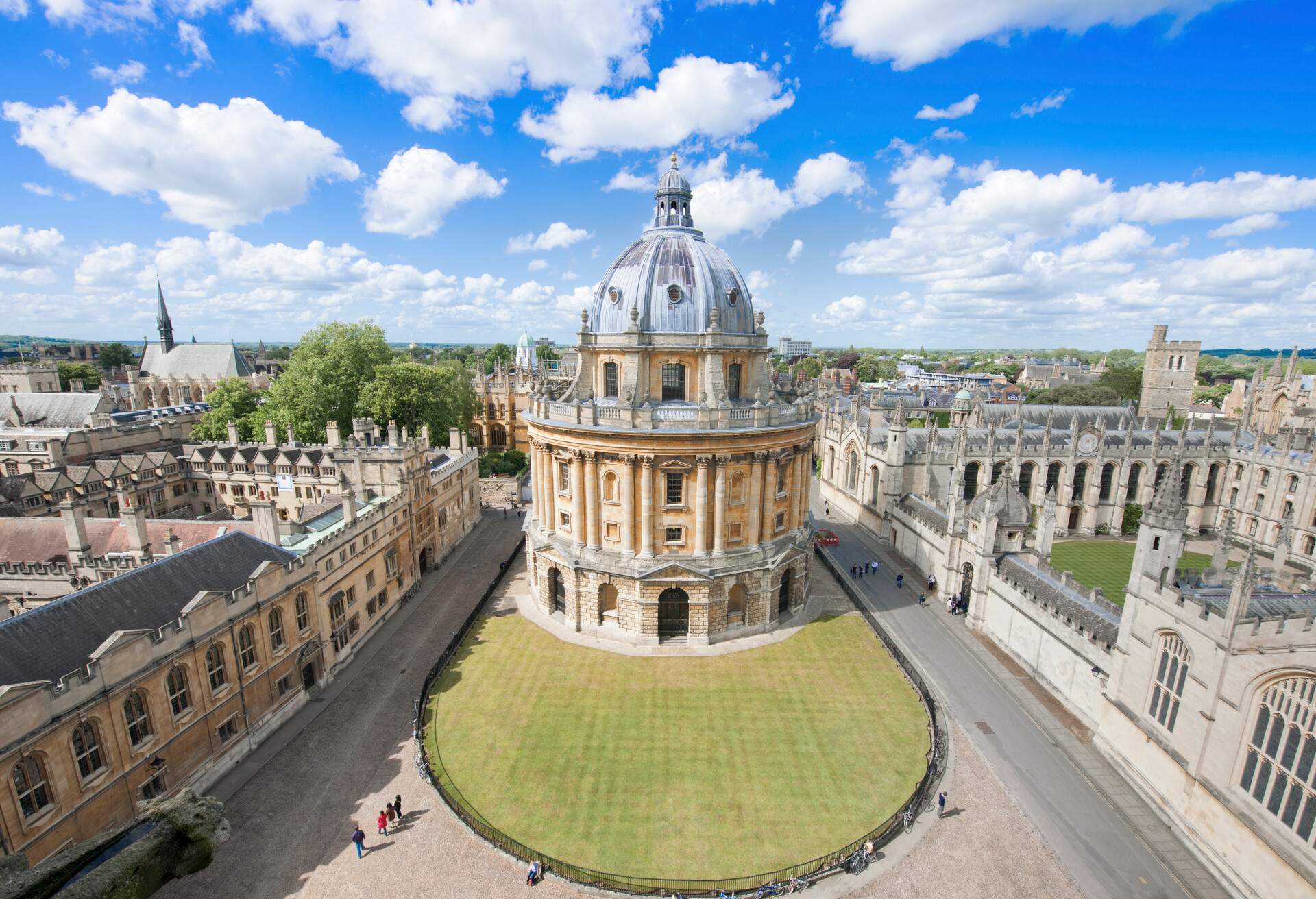 Built between 1737 and 1749 originally to hold the physics library it is now used as reading rooms