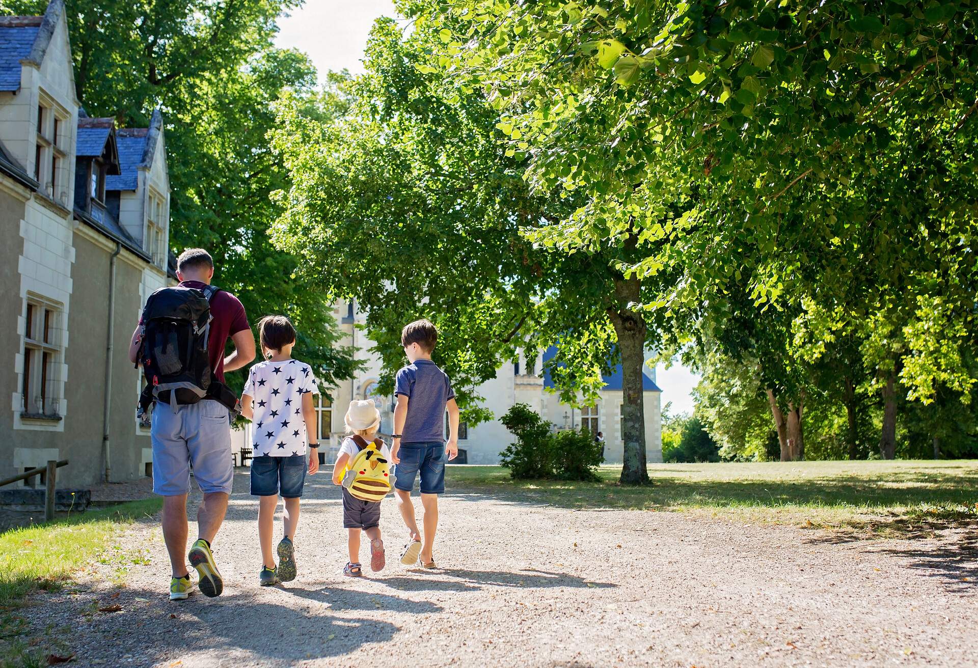 FRANCE_PEOPLE_FAMILY_LOIRE_CASTLE