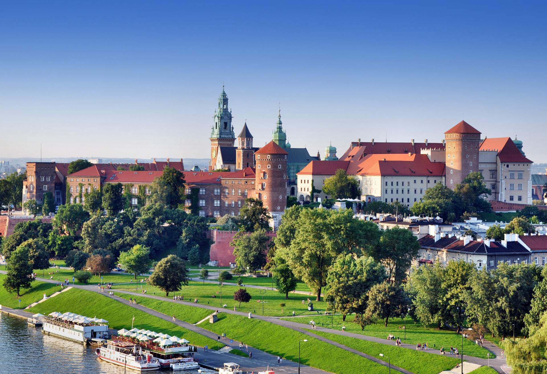 DEST_POLAND_KRAKOW_WAWEL HILL_GettyImages-507960050