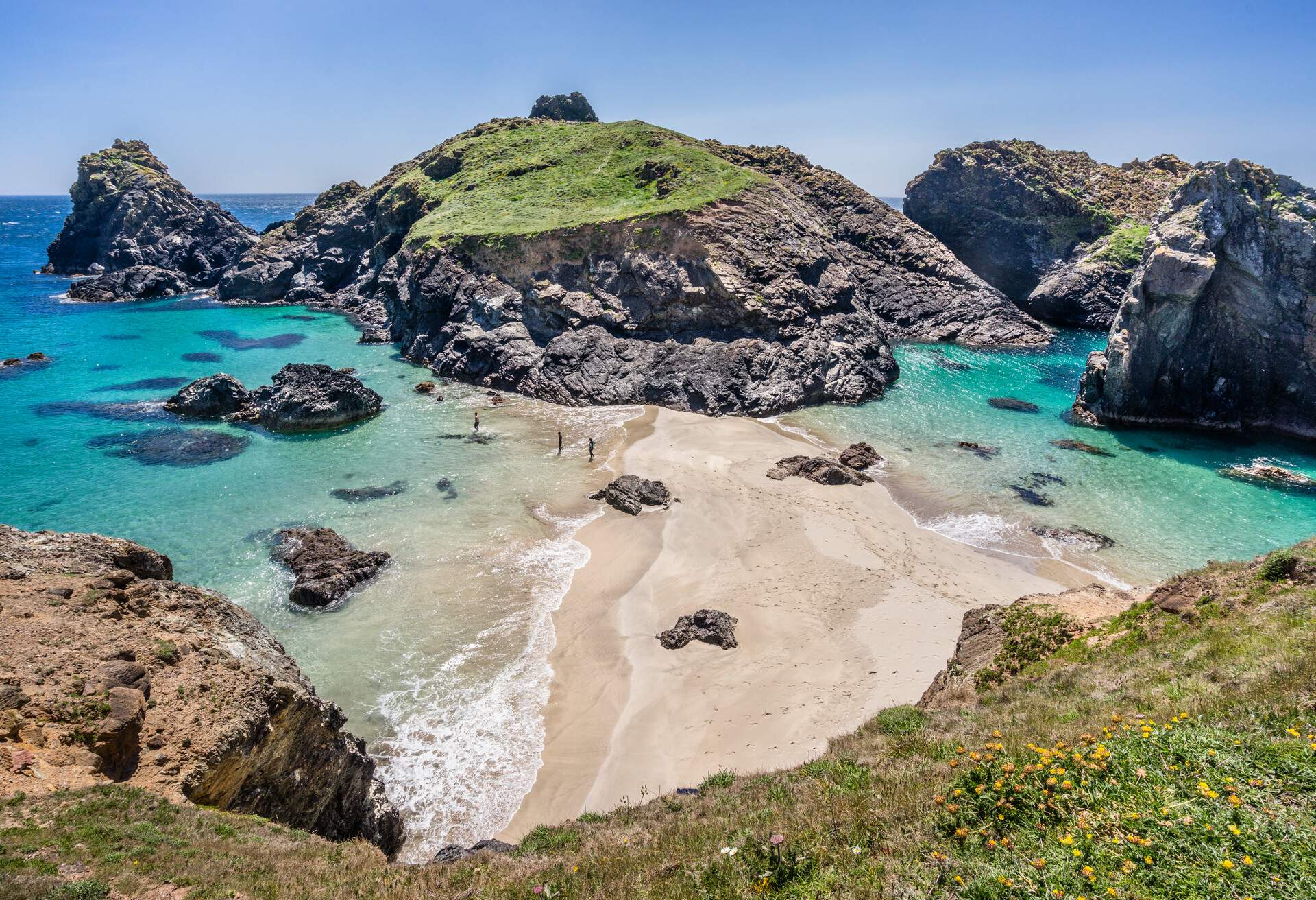 Great Britain, South West England, Cornwall, Lizard Peninsula, Kynance Cove Beach and Asparagus Island