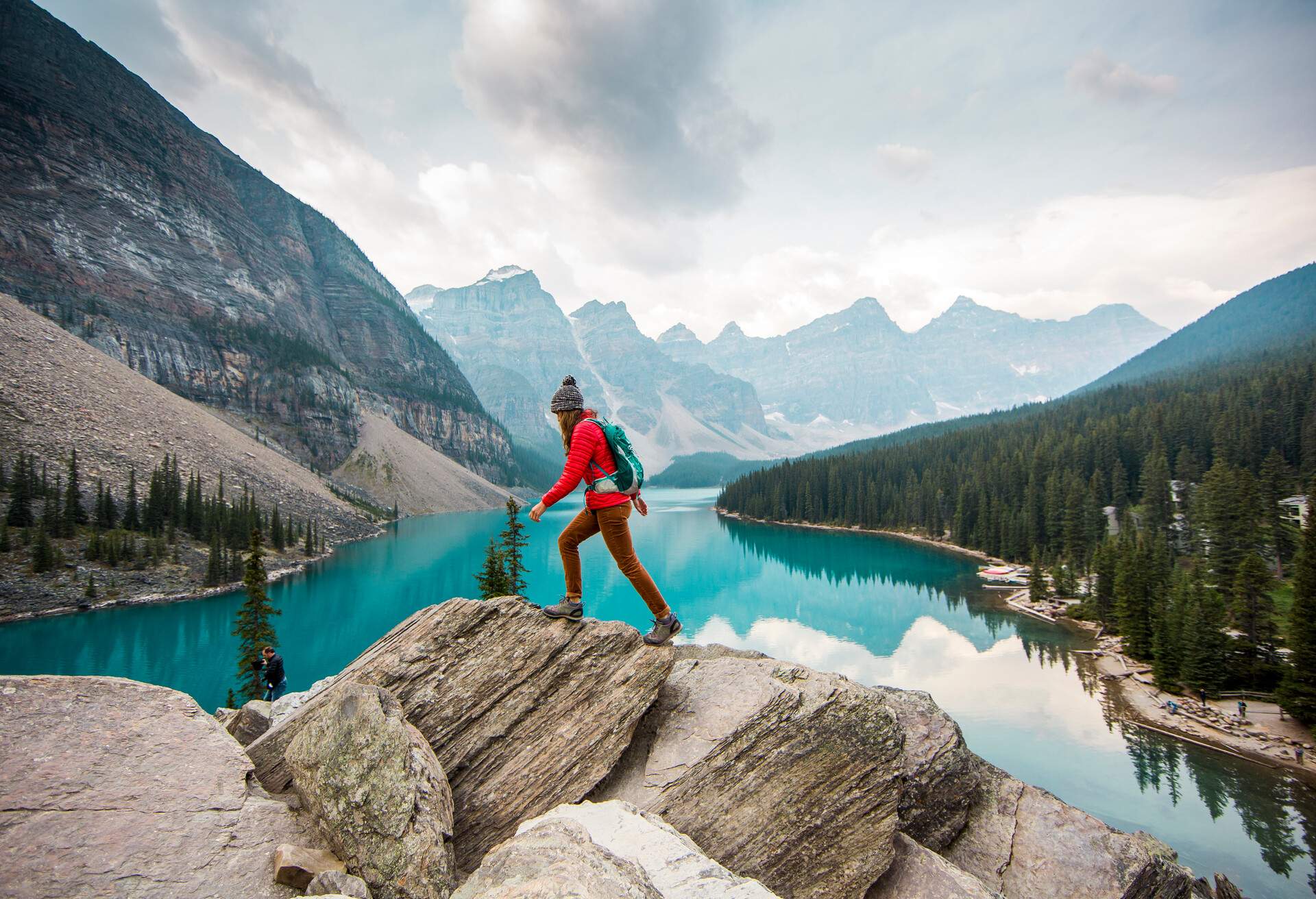 DEST_CANADA_BANFF_LAKE_MORAINE_WOMAN_HIKING_GettyImages-1278823518