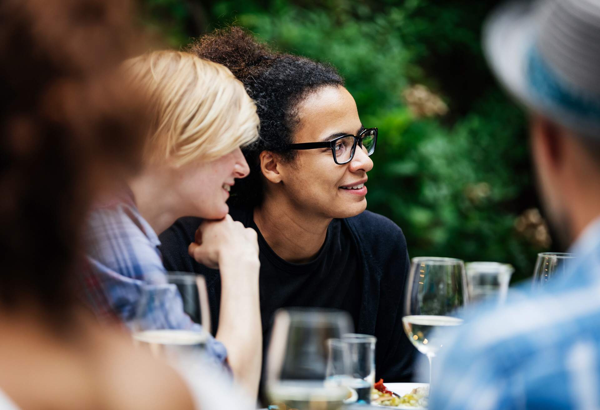 PEOPLE_WOMAN_DINNER_WINE_FOOD