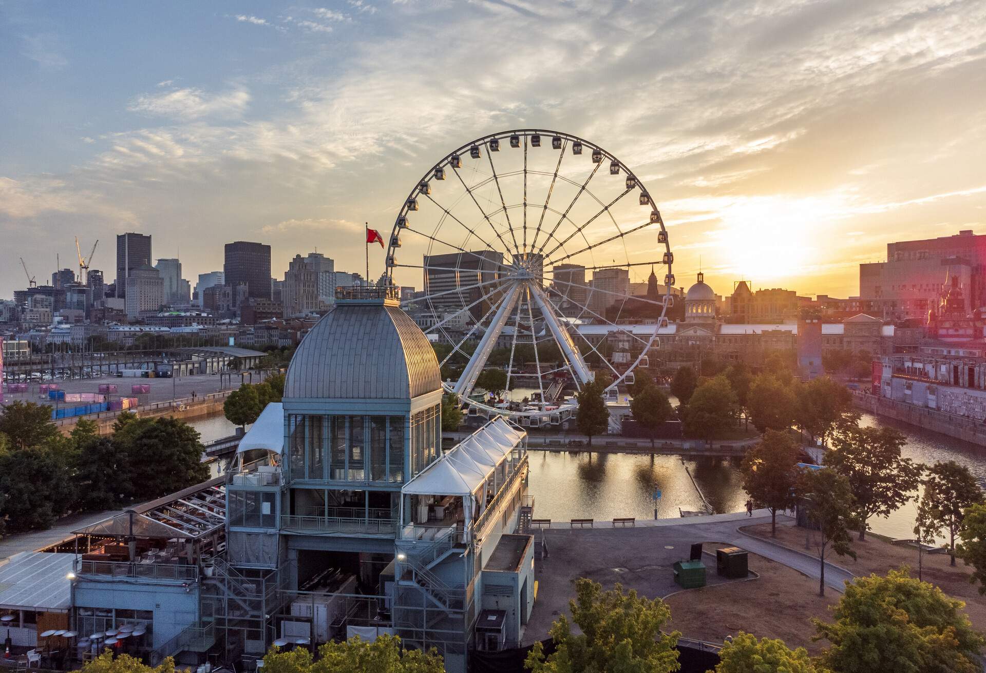 DEST_CANADA_MONTREAL_FERRIS_WHEEL_GettyImages-1339766717