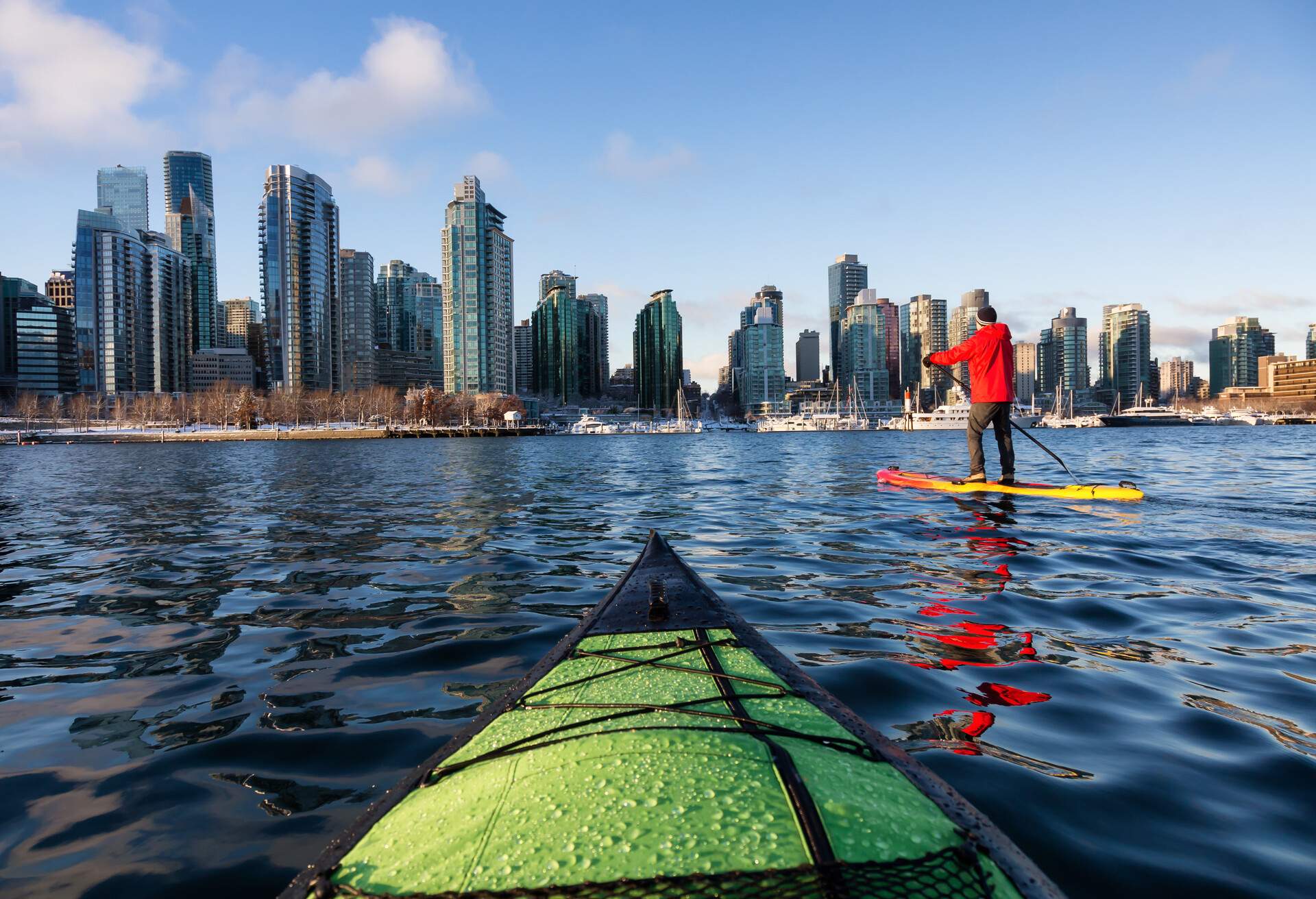DEST_CANADA_VANCOUVER_Kayaking and Paddle Boarding in Coal Harbour _shutterstock-premier_1042397758