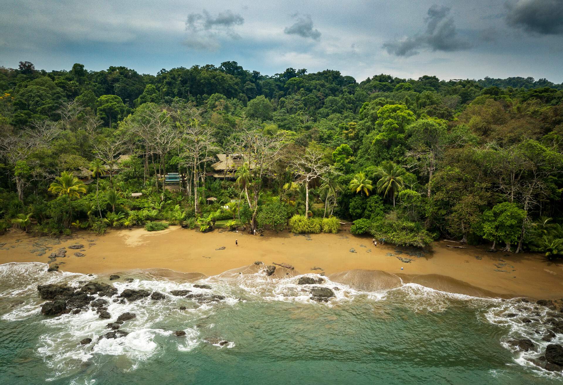 DEST_COSTA-RICA_TORTUGUERO-NATIONAL-PARK_BEACH_GettyImages-980121578