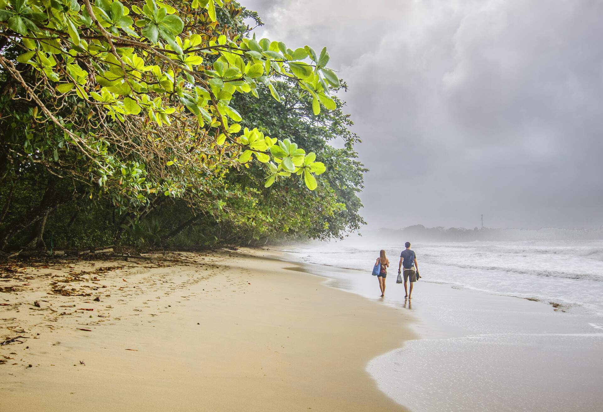 DEST_COSTA_RICA_Cahuita_Beach_GettyImages-578428977