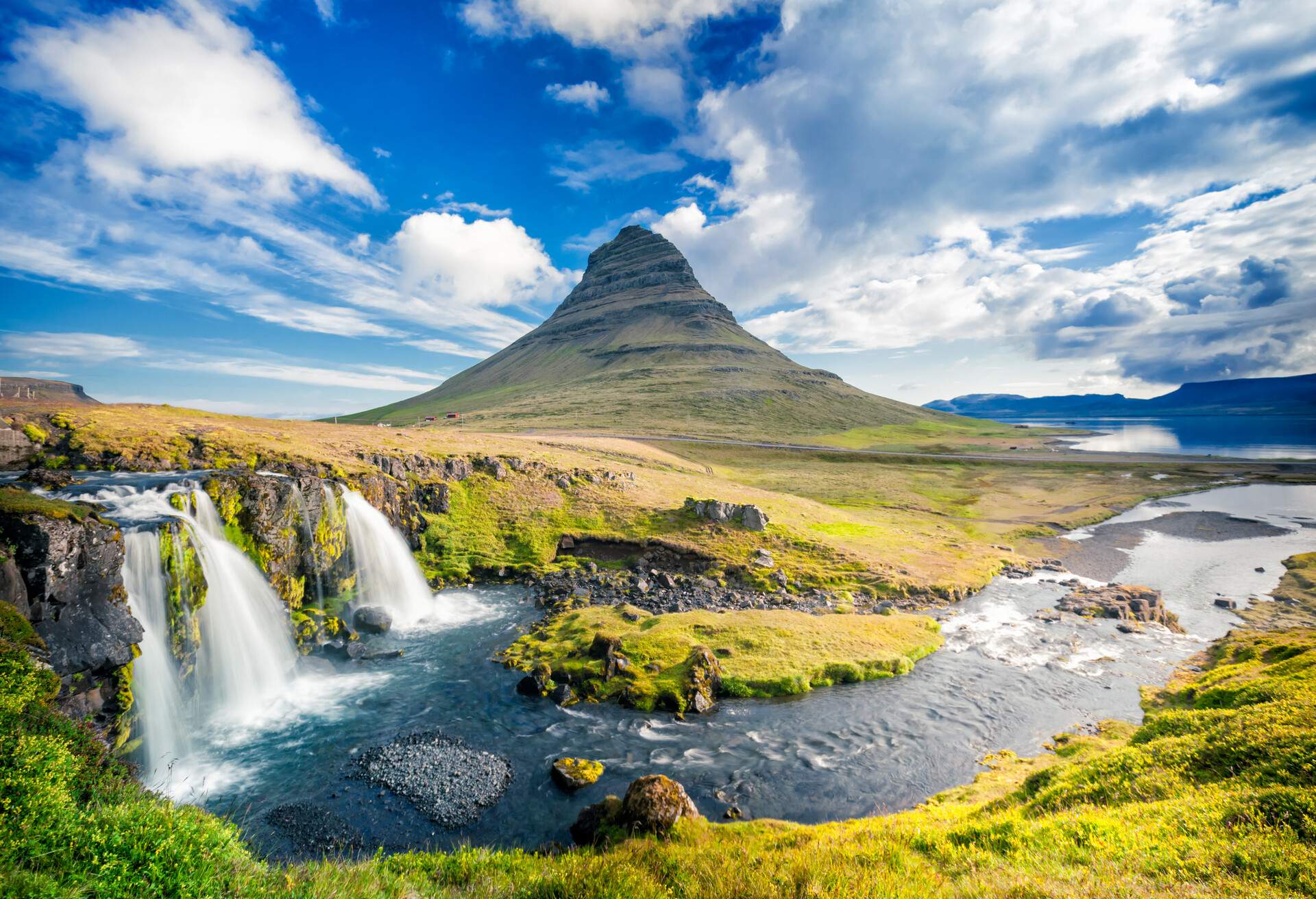 kirkjufell mountain on snaefellsnes peninsula, iceland