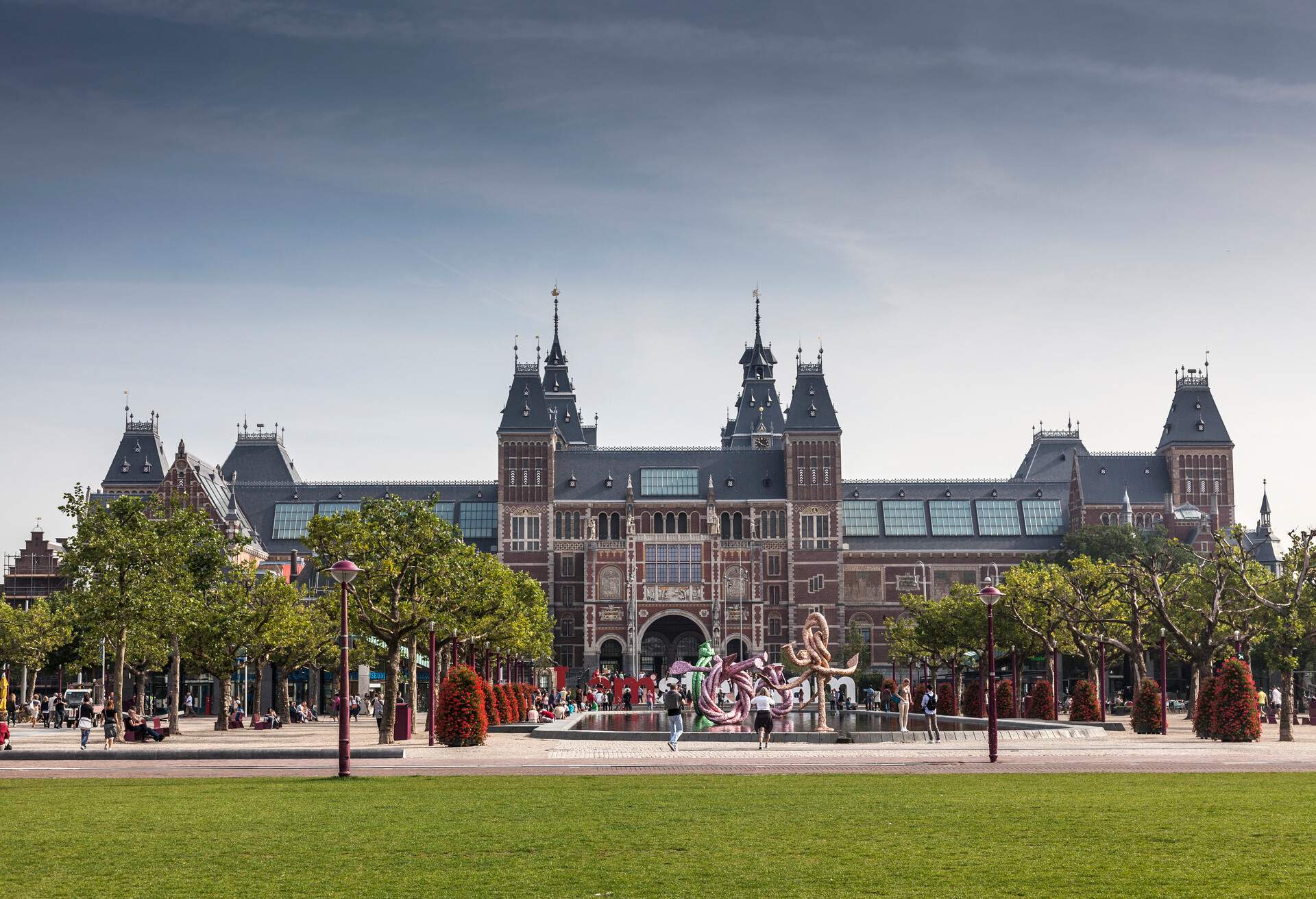 DEST_NETHERLANDS_AMSTERDAM_RIJKSMUSEUM_GettyImages-451954679