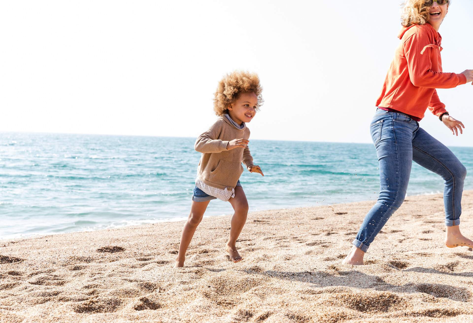 FAMILY MOTHER CHILD BEACH