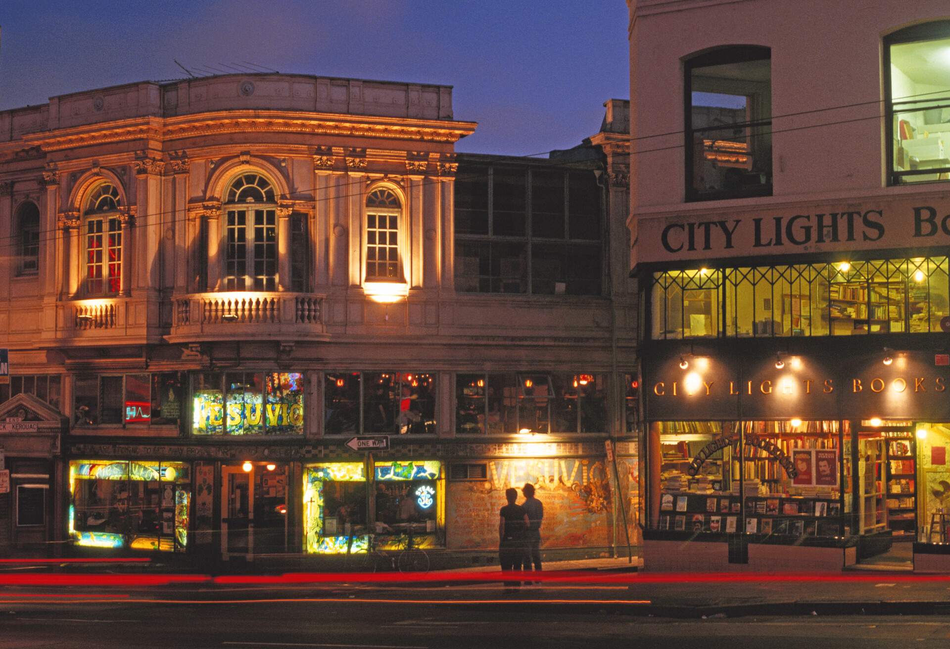 DEST_USA_CA_SAN_FRANCISCO_CITY-LIGHTS-BOOKSHOP_GettyImages-200386511-001