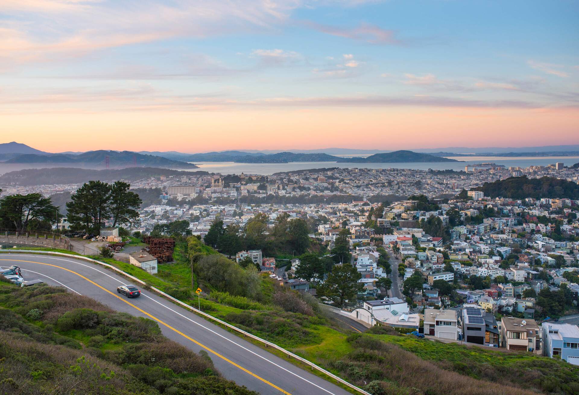 DEST_USA_SAN-FRANCISCO_TWIN-PEAKS_GettyImages-1142418861